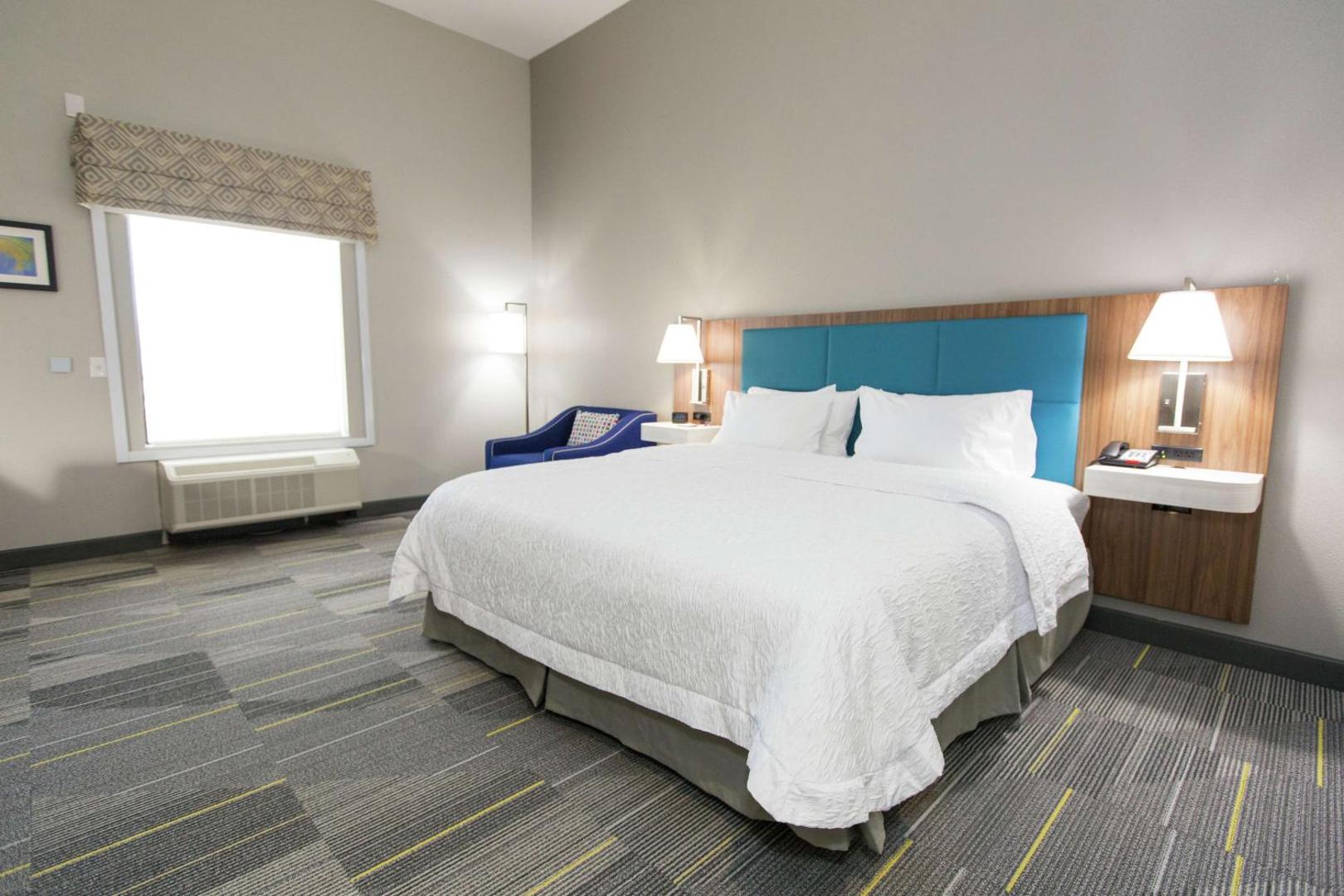 Hampton Inn Mustang