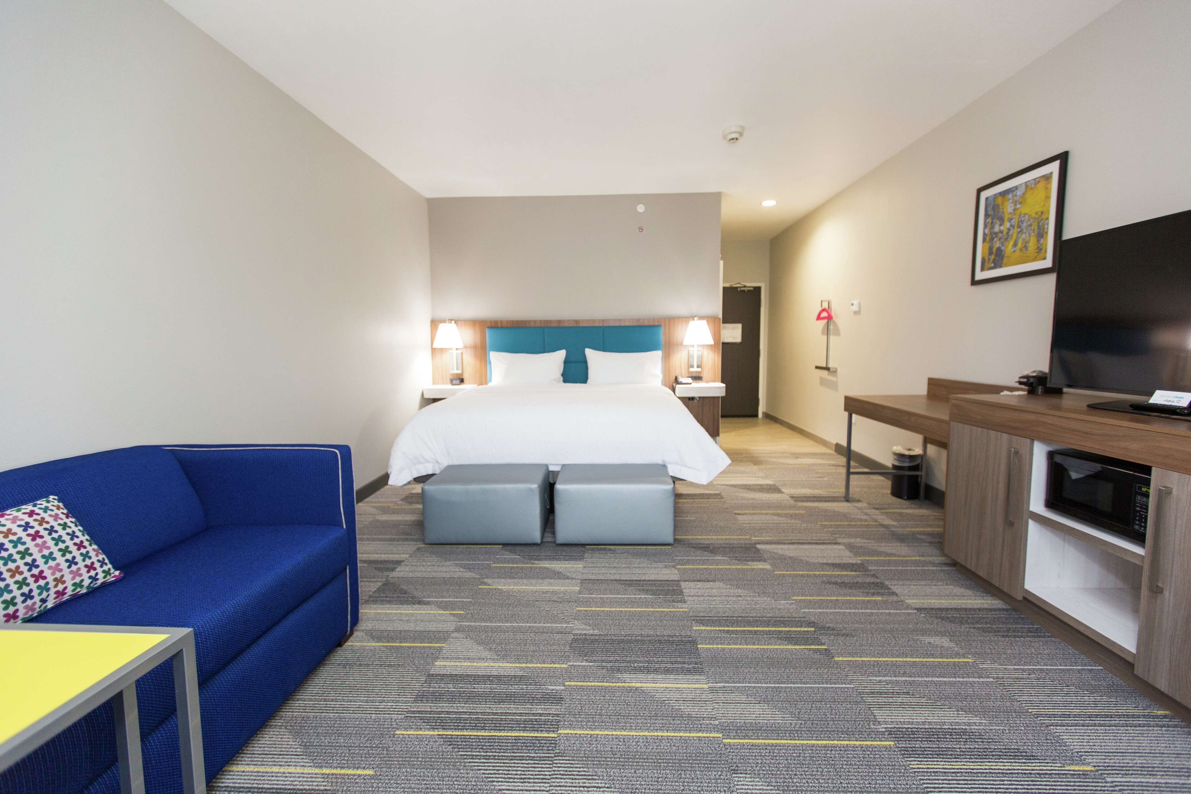 Hampton Inn Mustang