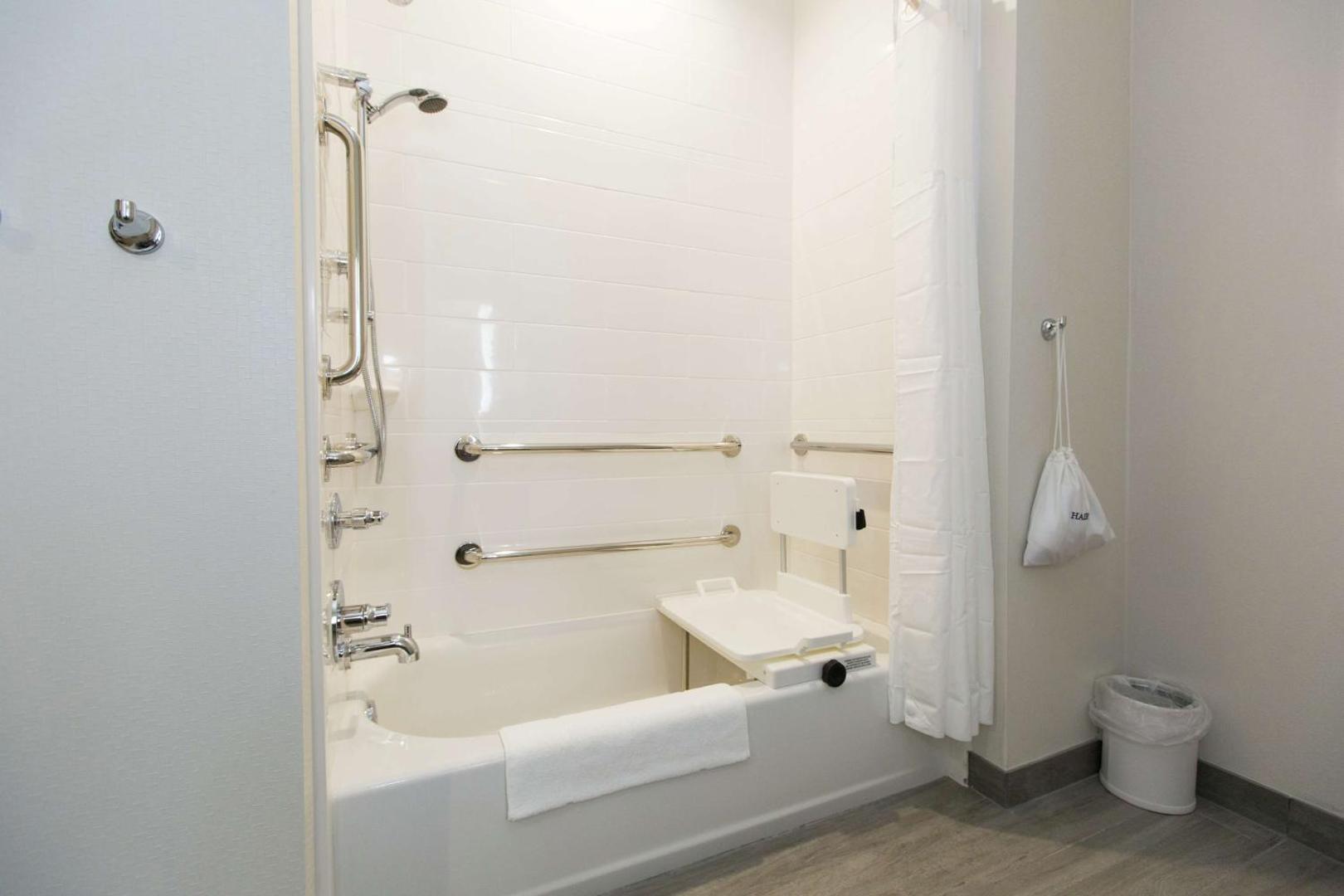 Hampton Inn Mustang