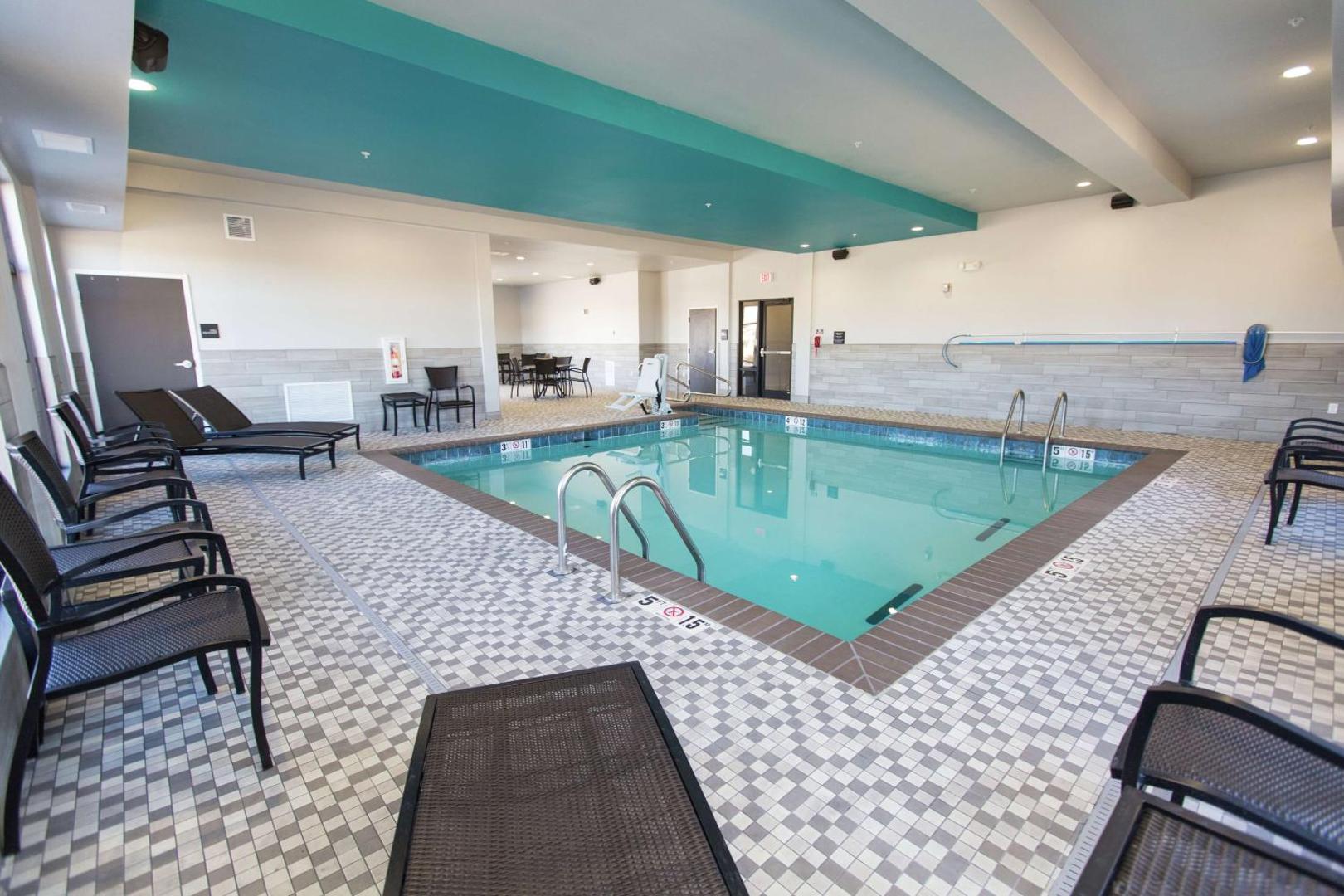 Hampton Inn Mustang