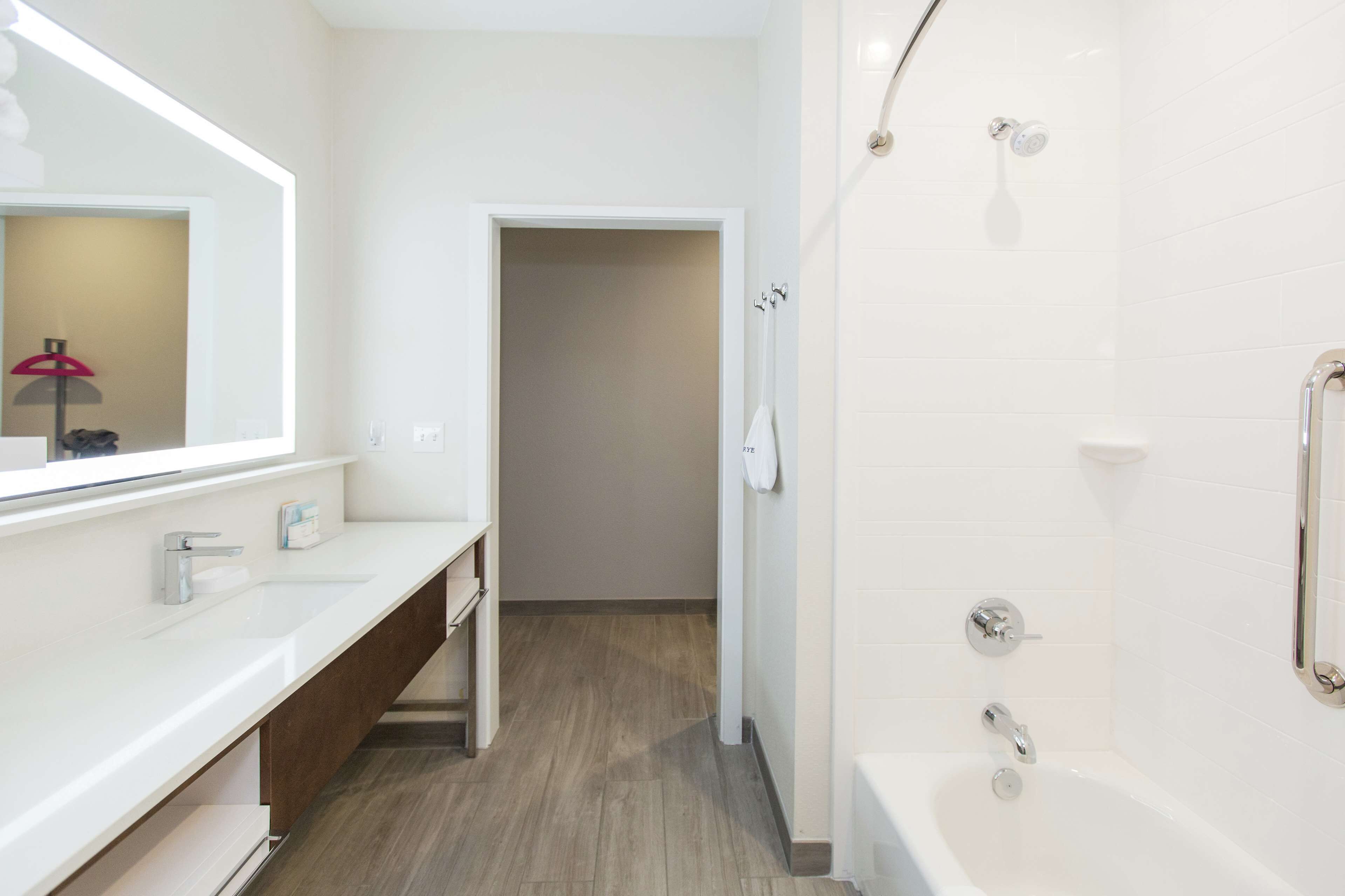 Hampton Inn Mustang