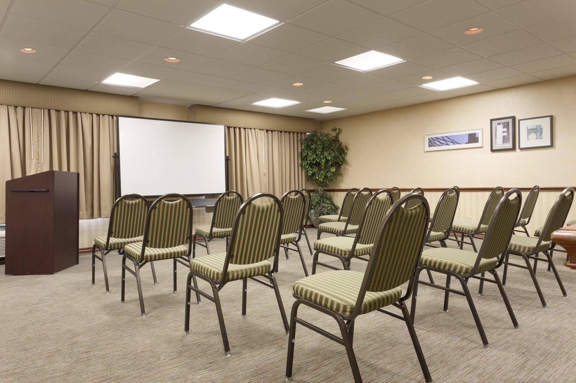 Country Inn & Suites by Radisson, Norman near University