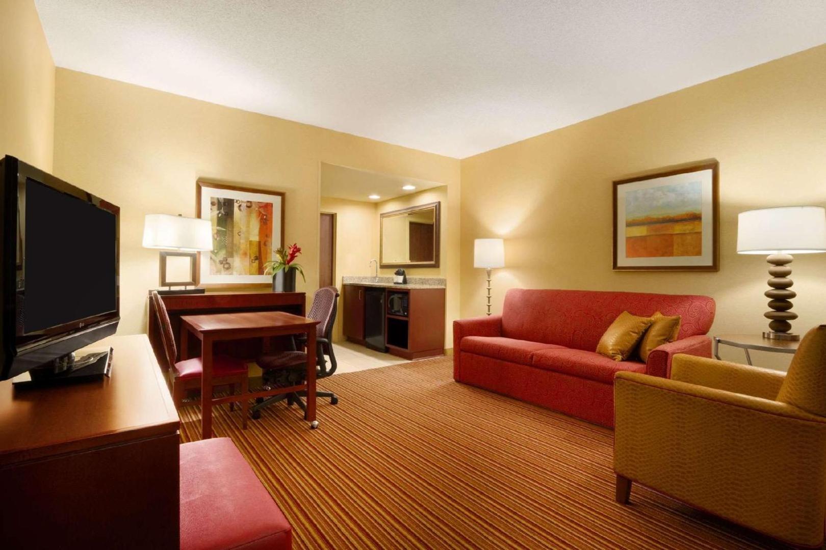 Embassy Suites by Hilton Norman Hotel & Conference Center