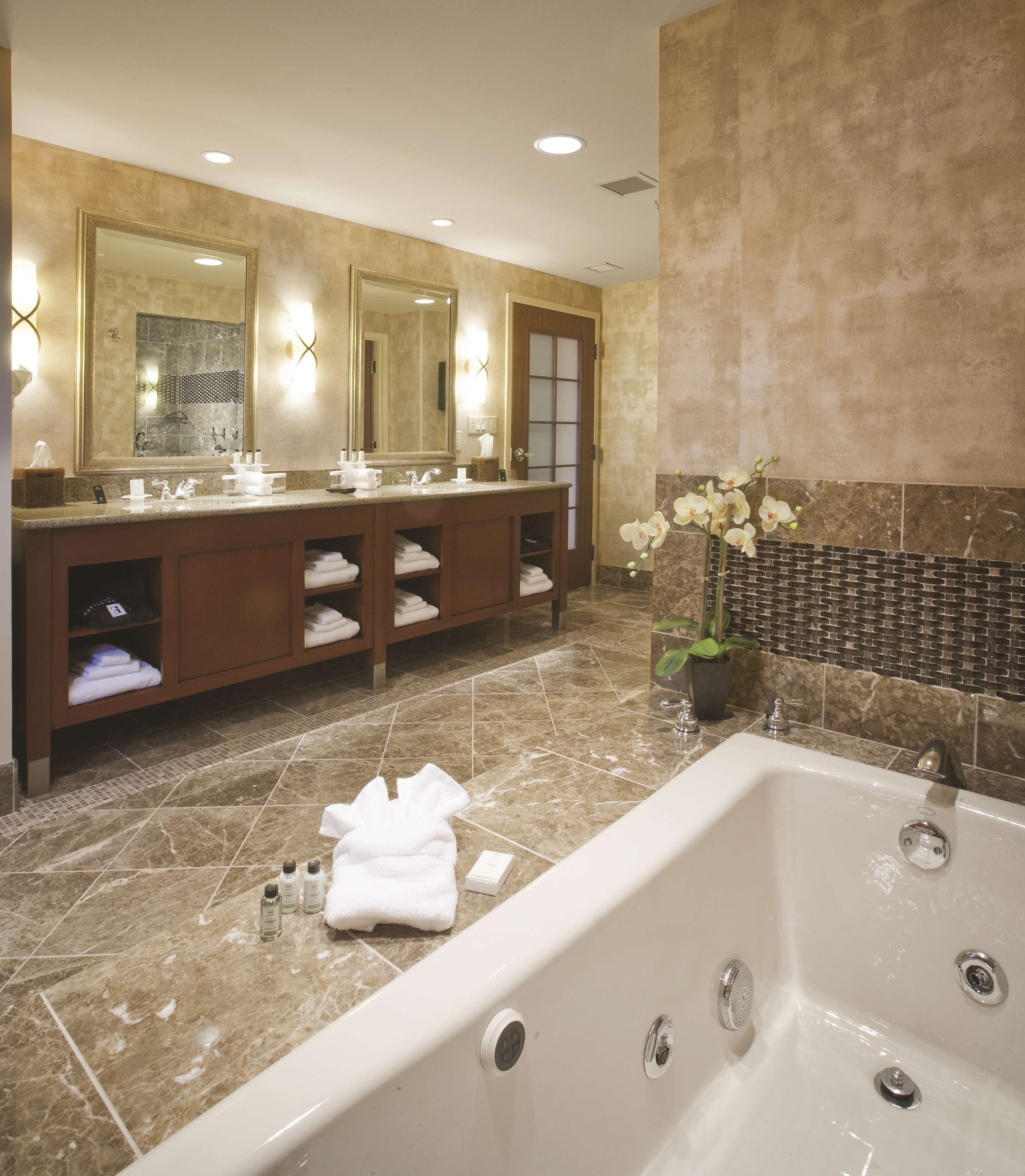 Embassy Suites by Hilton Norman Hotel & Conference Center