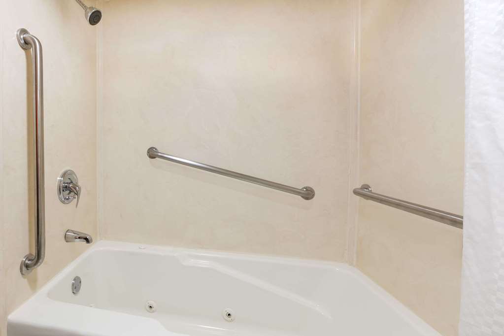 Travelodge Inn & Suites by Wyndham Norman