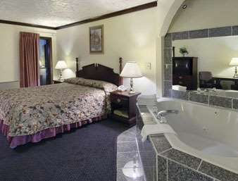 Travelodge Inn & Suites by Wyndham Norman