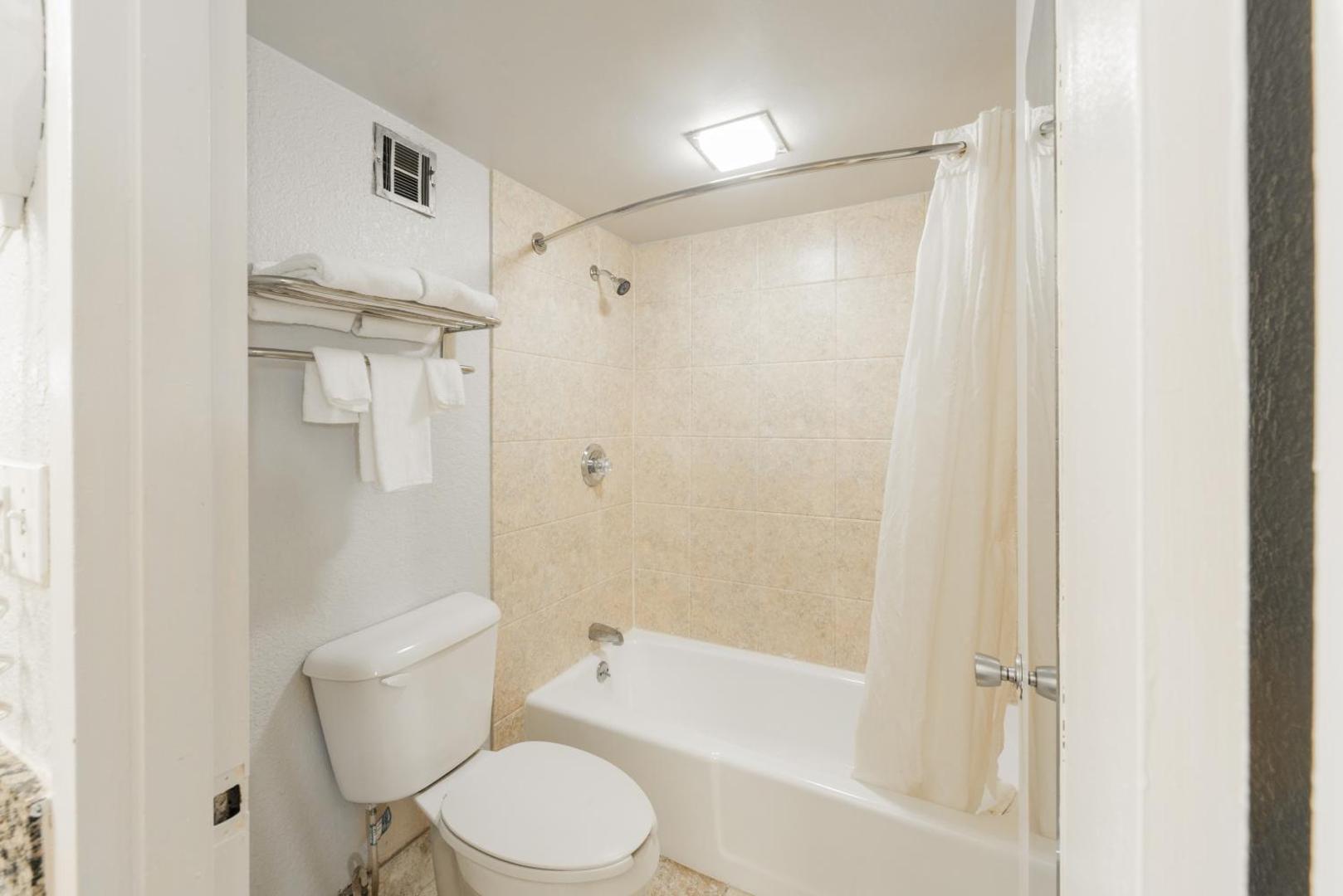 Econo Lodge Inn & Suites Near Bricktown