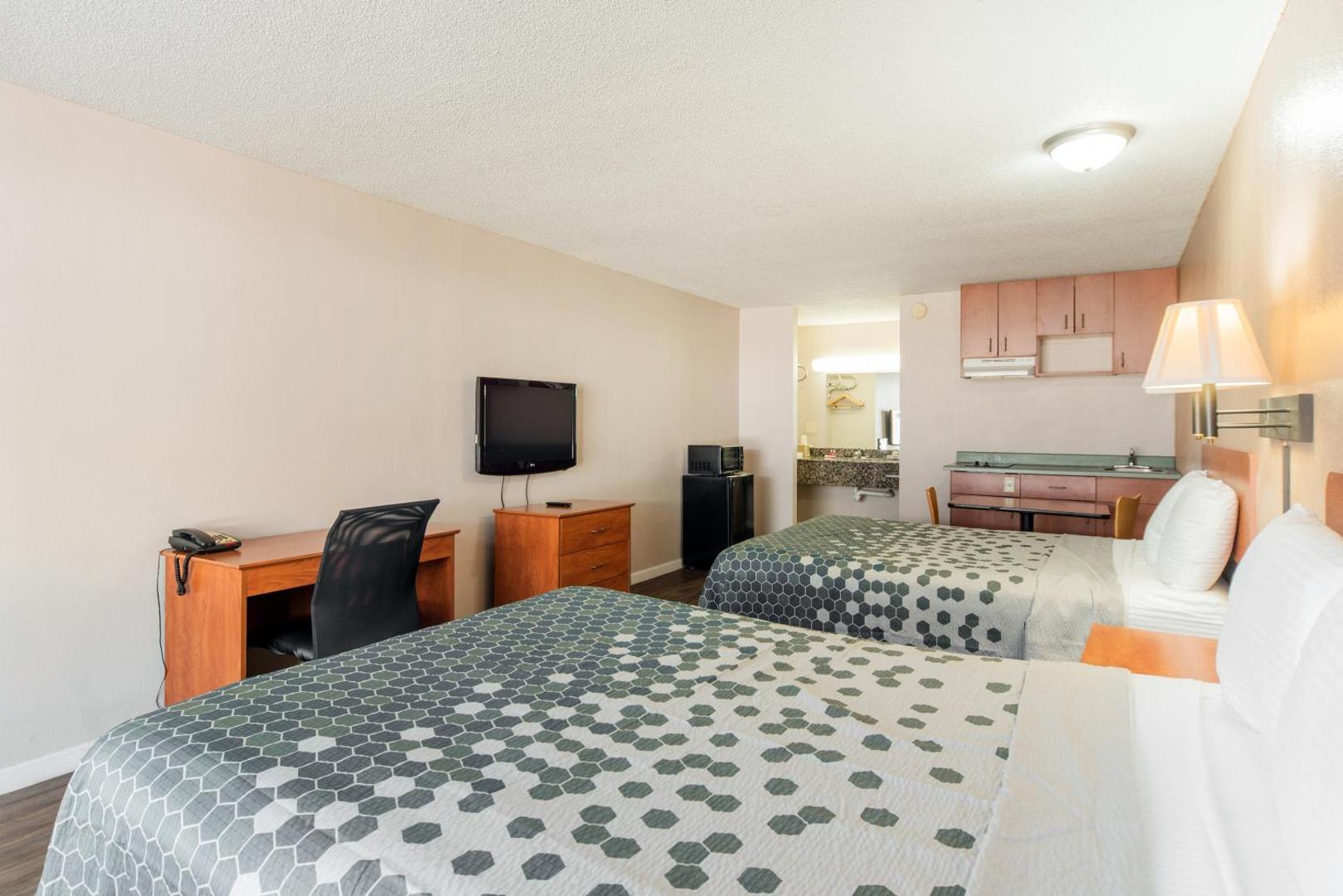 Econo Lodge Inn & Suites Near Bricktown