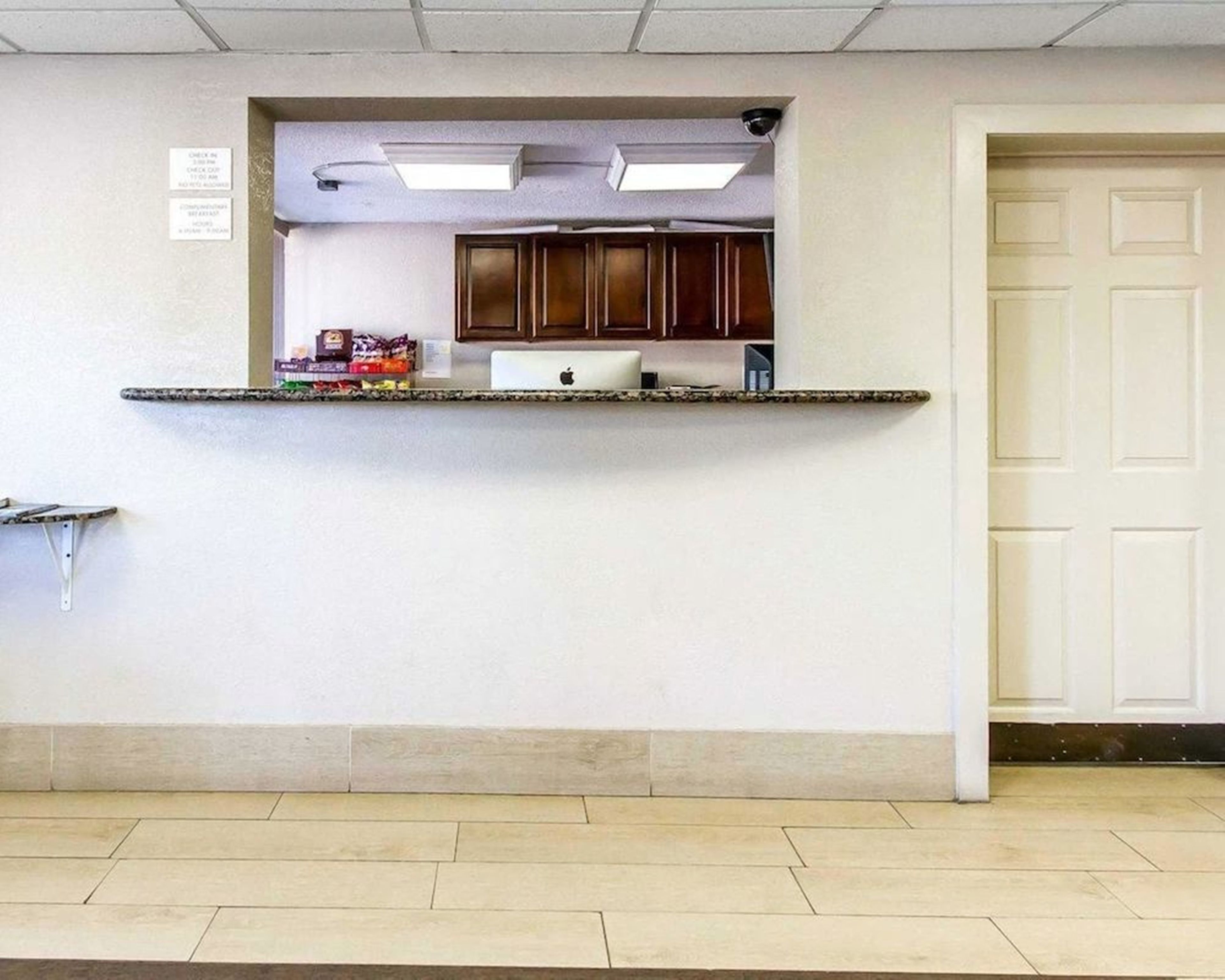 Econo Lodge Inn & Suites Near Bricktown