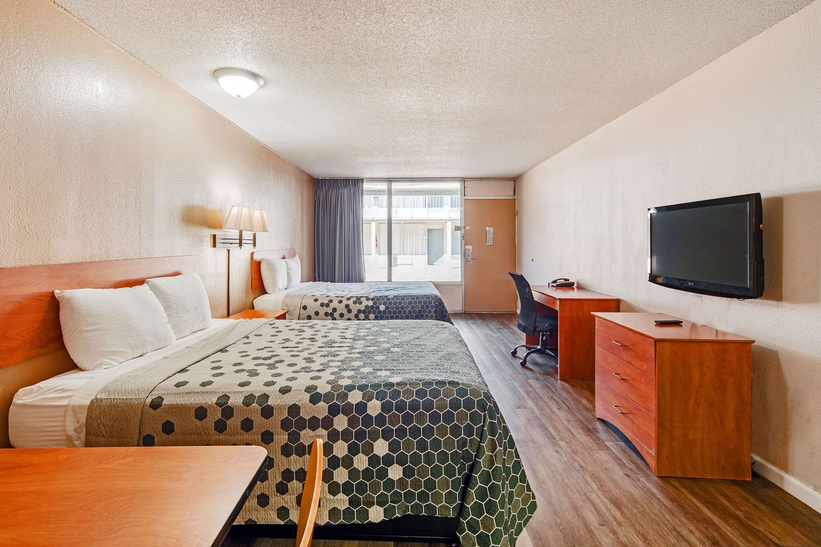 Econo Lodge Inn & Suites Near Bricktown