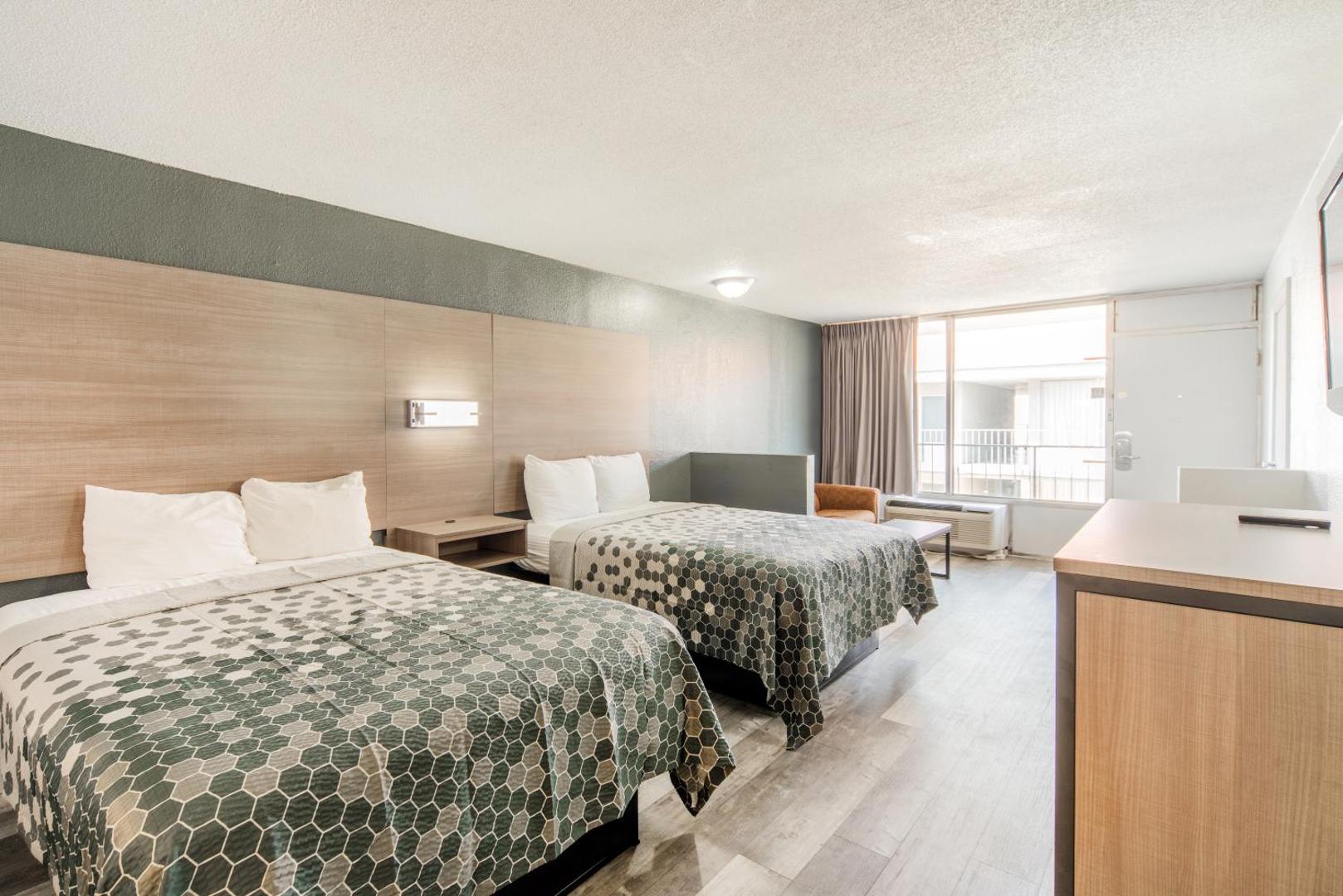 Econo Lodge Inn & Suites Near Bricktown