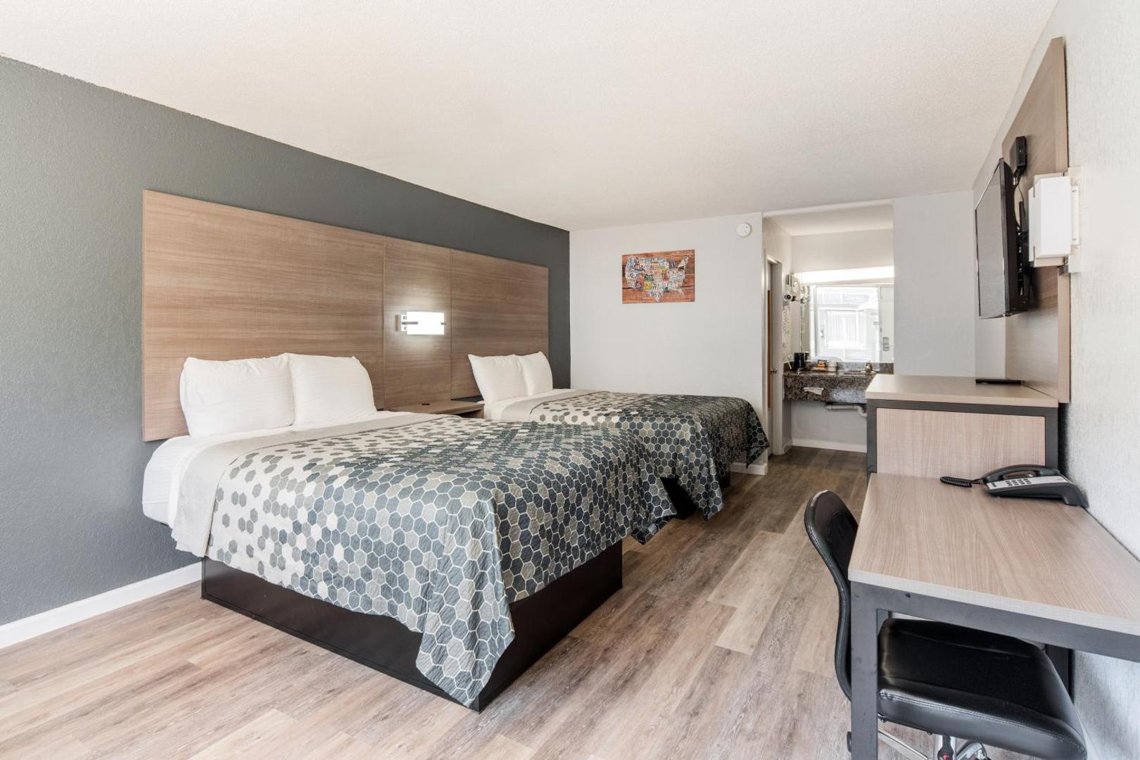 Econo Lodge Inn & Suites Near Bricktown