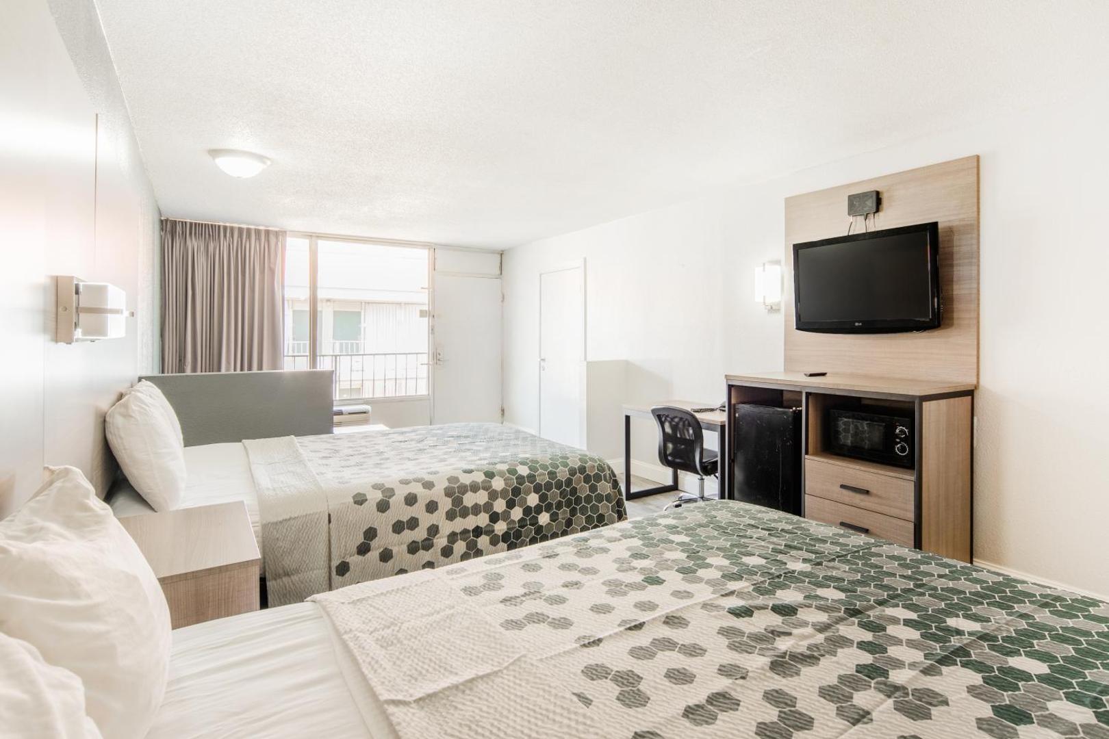 Econo Lodge Inn & Suites Near Bricktown