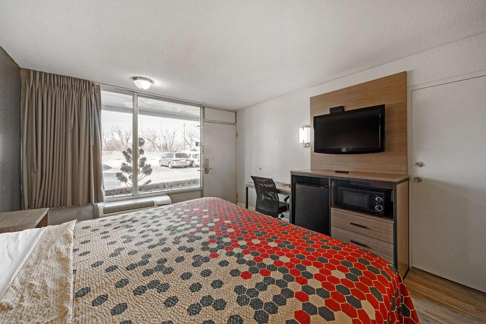 Econo Lodge Inn & Suites Near Bricktown