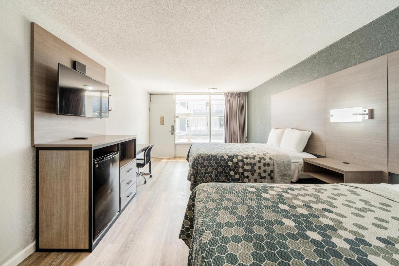 Econo Lodge Inn & Suites Near Bricktown