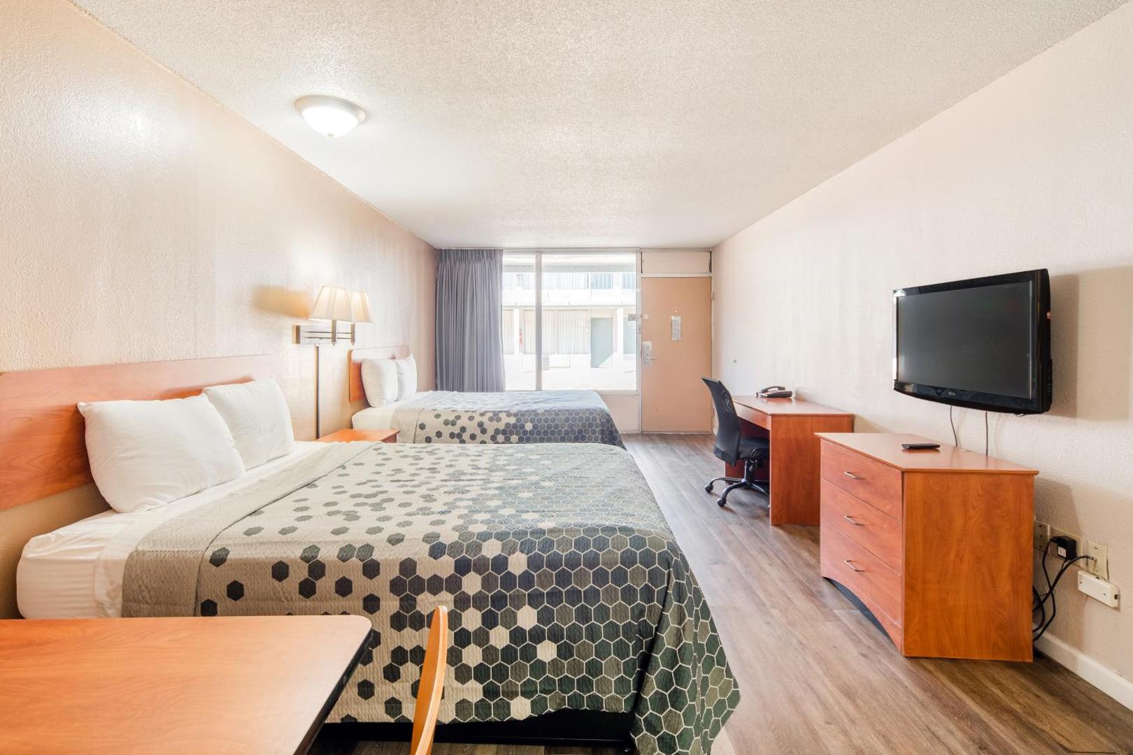 Econo Lodge Inn & Suites Near Bricktown