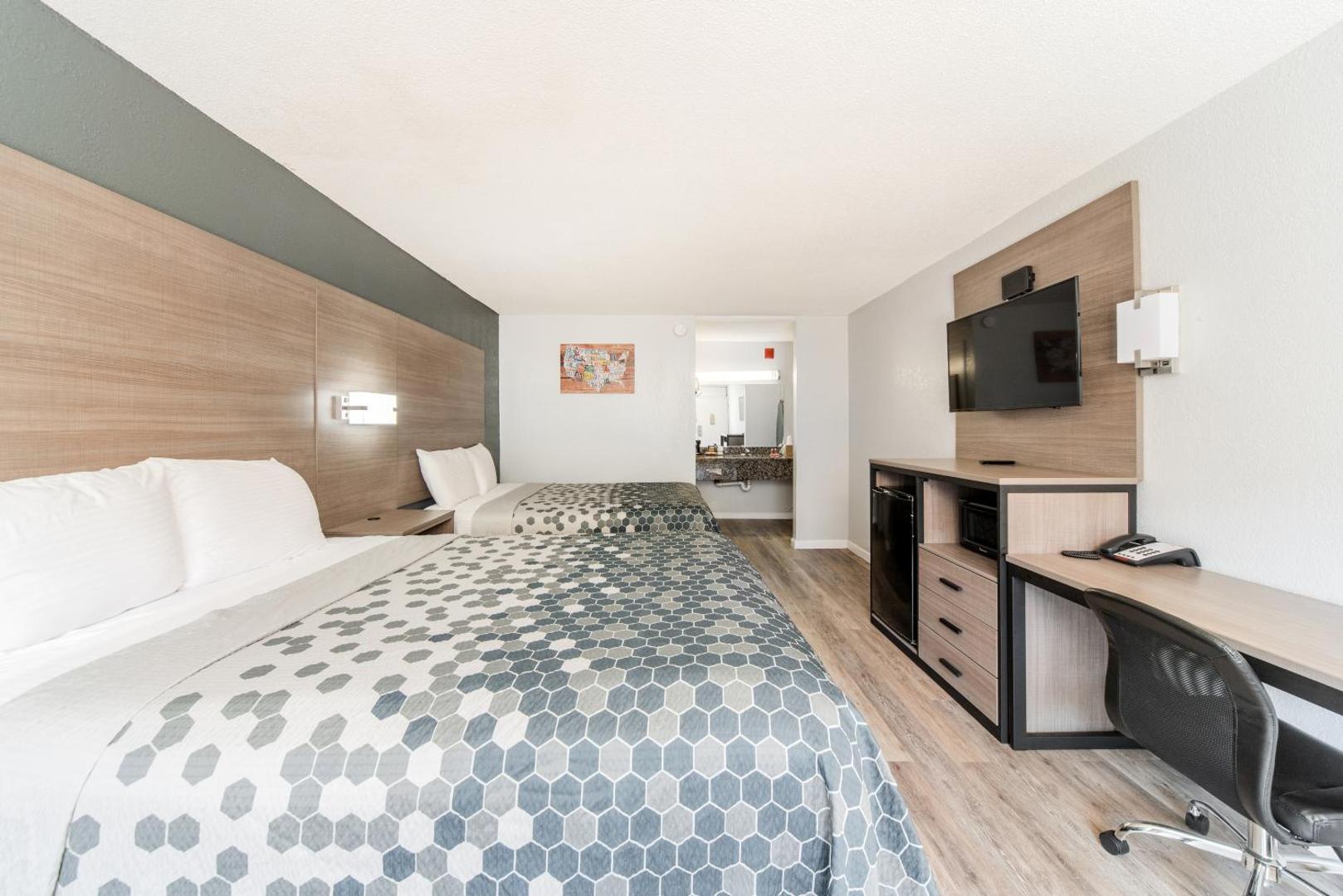 Econo Lodge Inn & Suites Near Bricktown