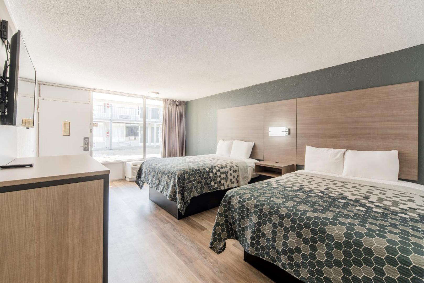 Econo Lodge Inn & Suites Near Bricktown