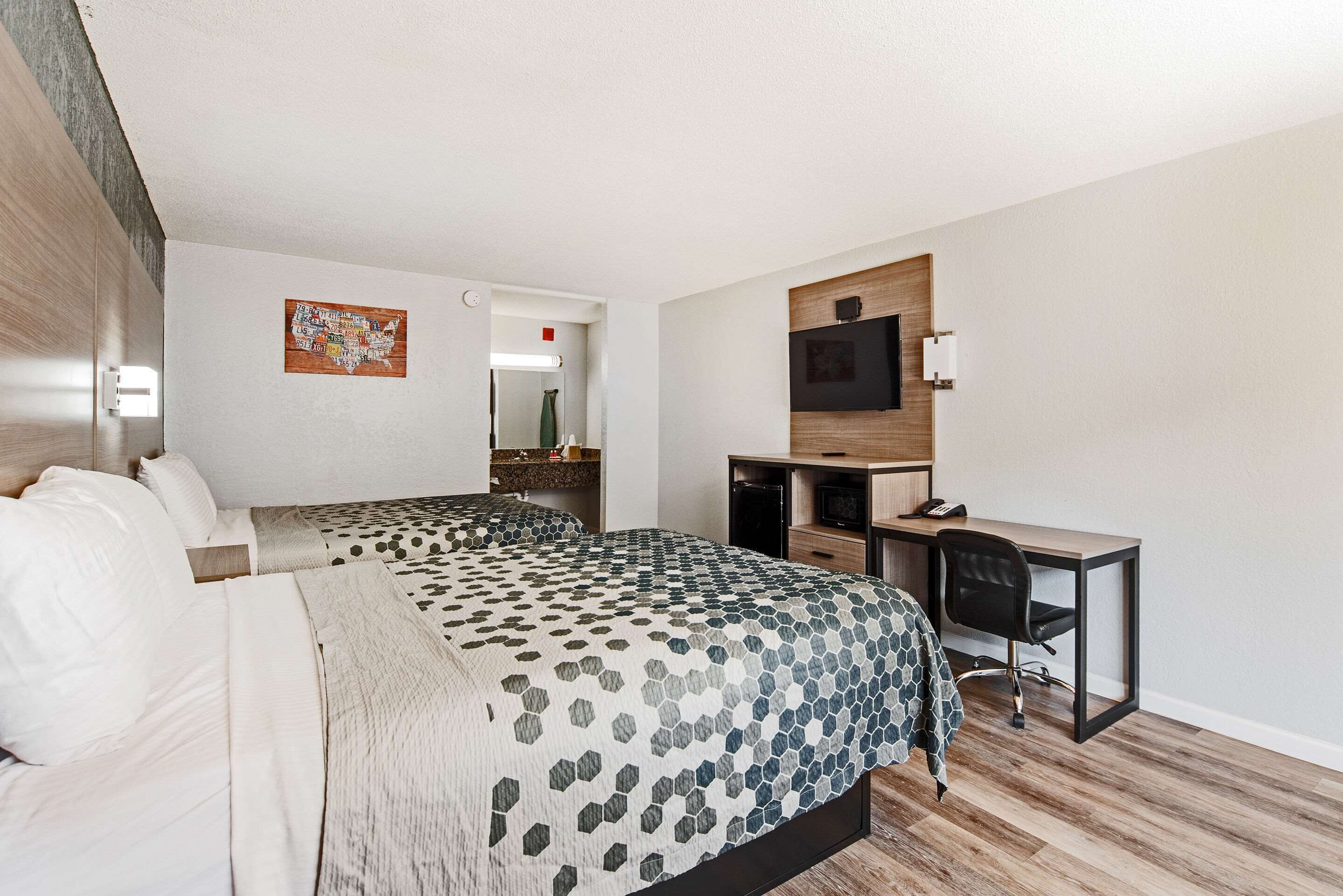 Econo Lodge Inn & Suites Near Bricktown