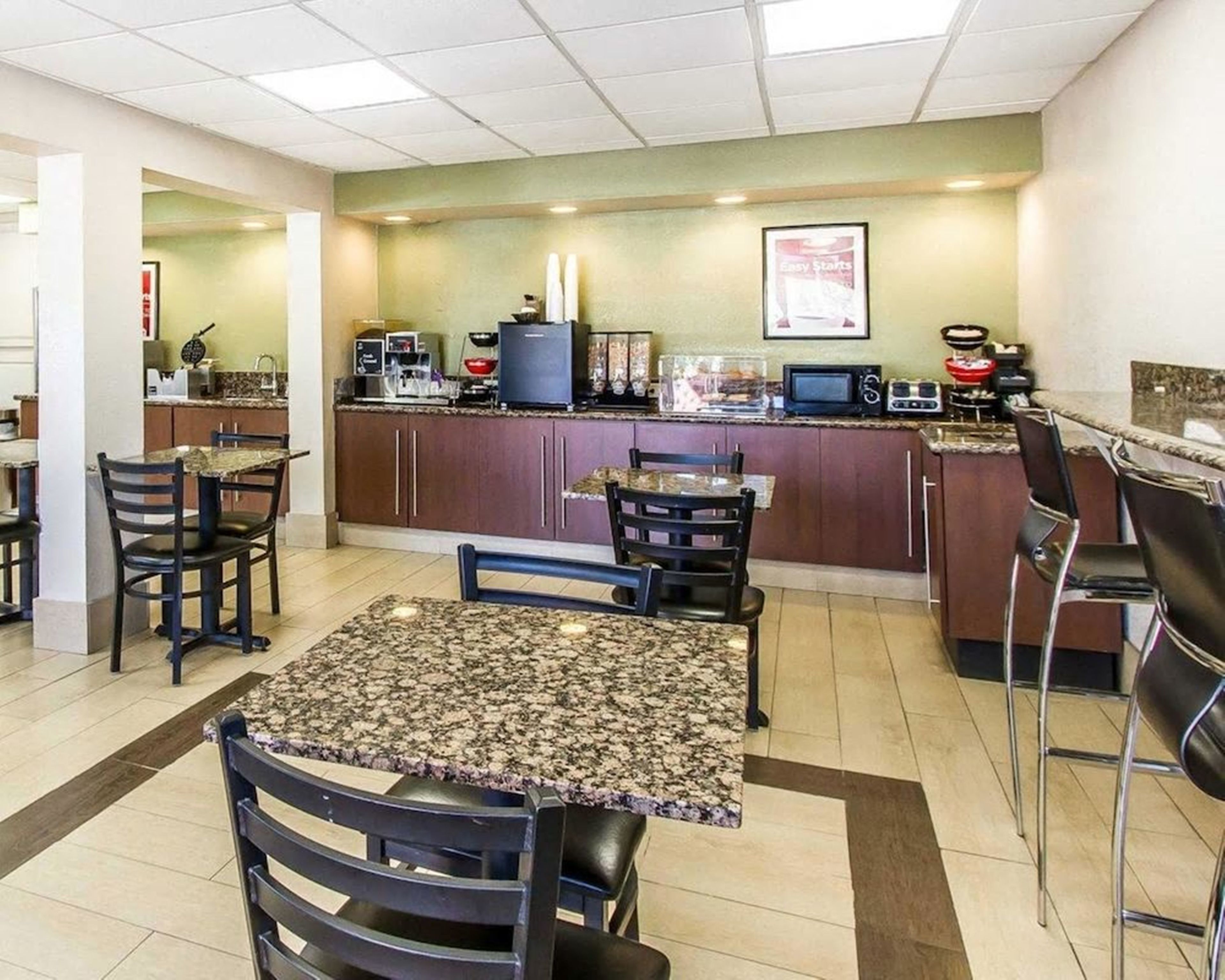 Econo Lodge Inn & Suites Near Bricktown