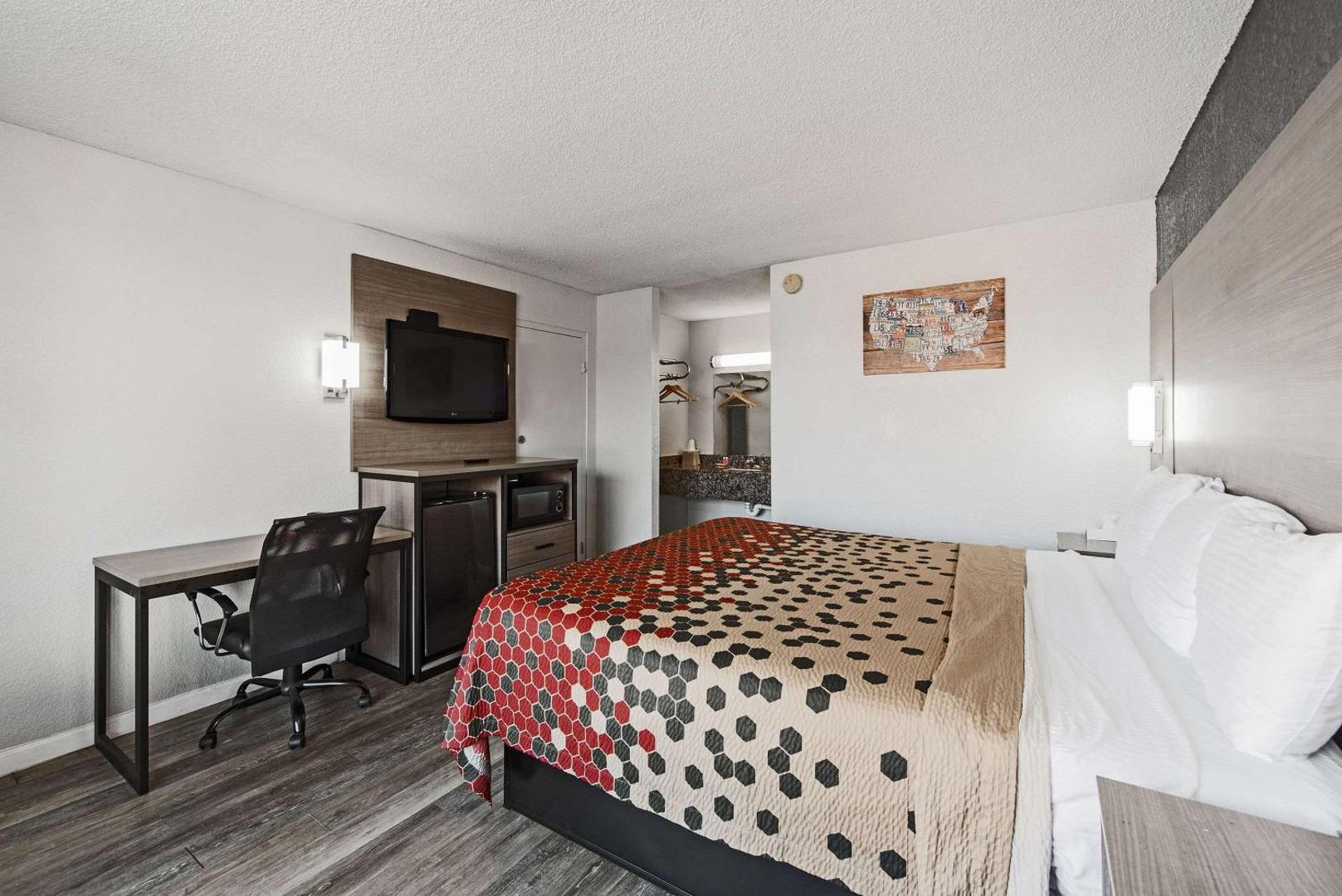 Econo Lodge Inn & Suites Near Bricktown