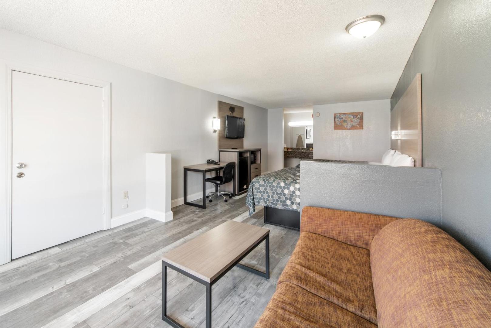 Econo Lodge Inn & Suites Near Bricktown