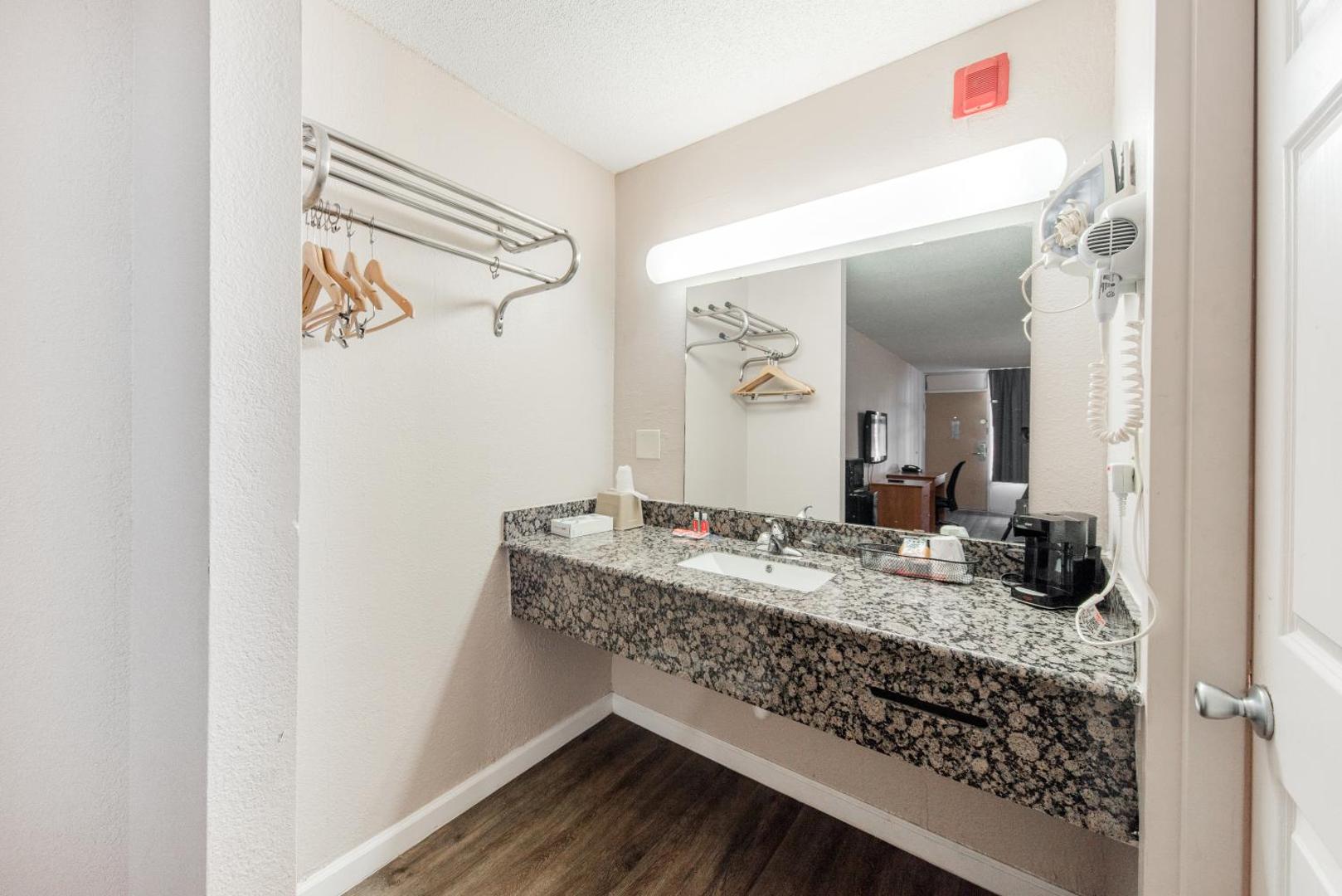 Econo Lodge Inn & Suites Near Bricktown