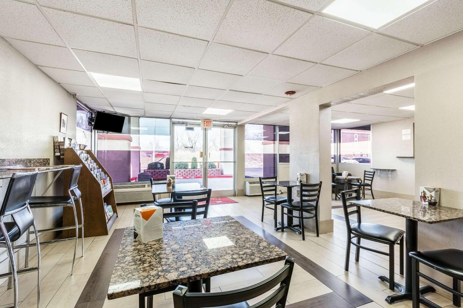 Econo Lodge Inn & Suites Near Bricktown