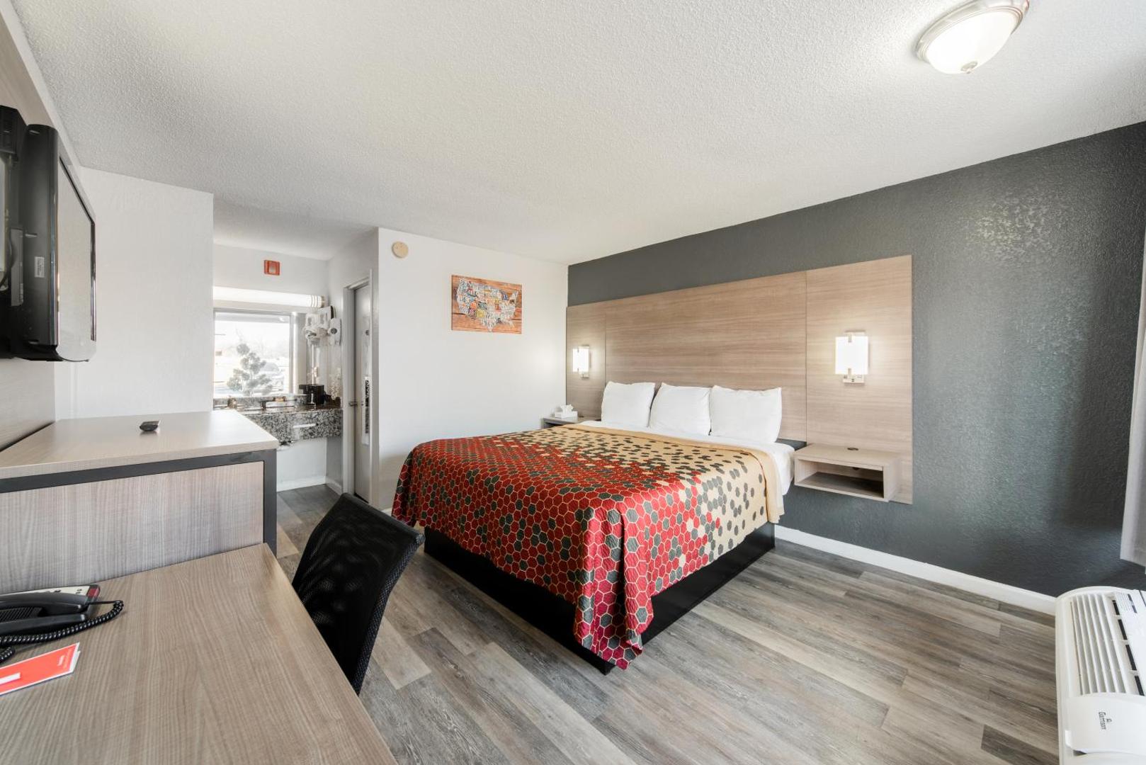Econo Lodge Inn & Suites Near Bricktown