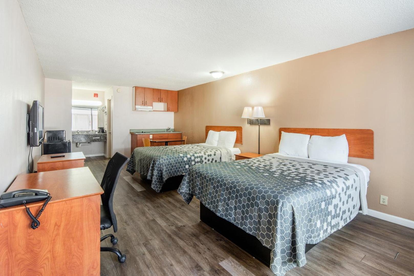 Econo Lodge Inn & Suites Near Bricktown