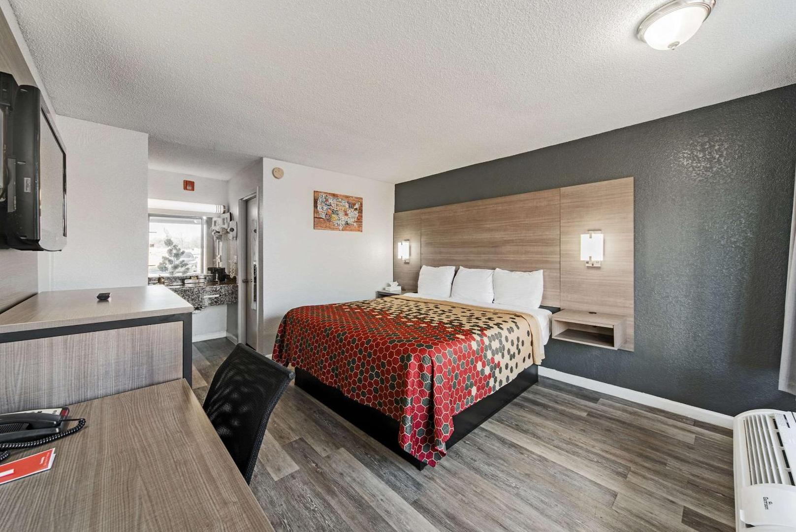 Econo Lodge Inn & Suites Near Bricktown