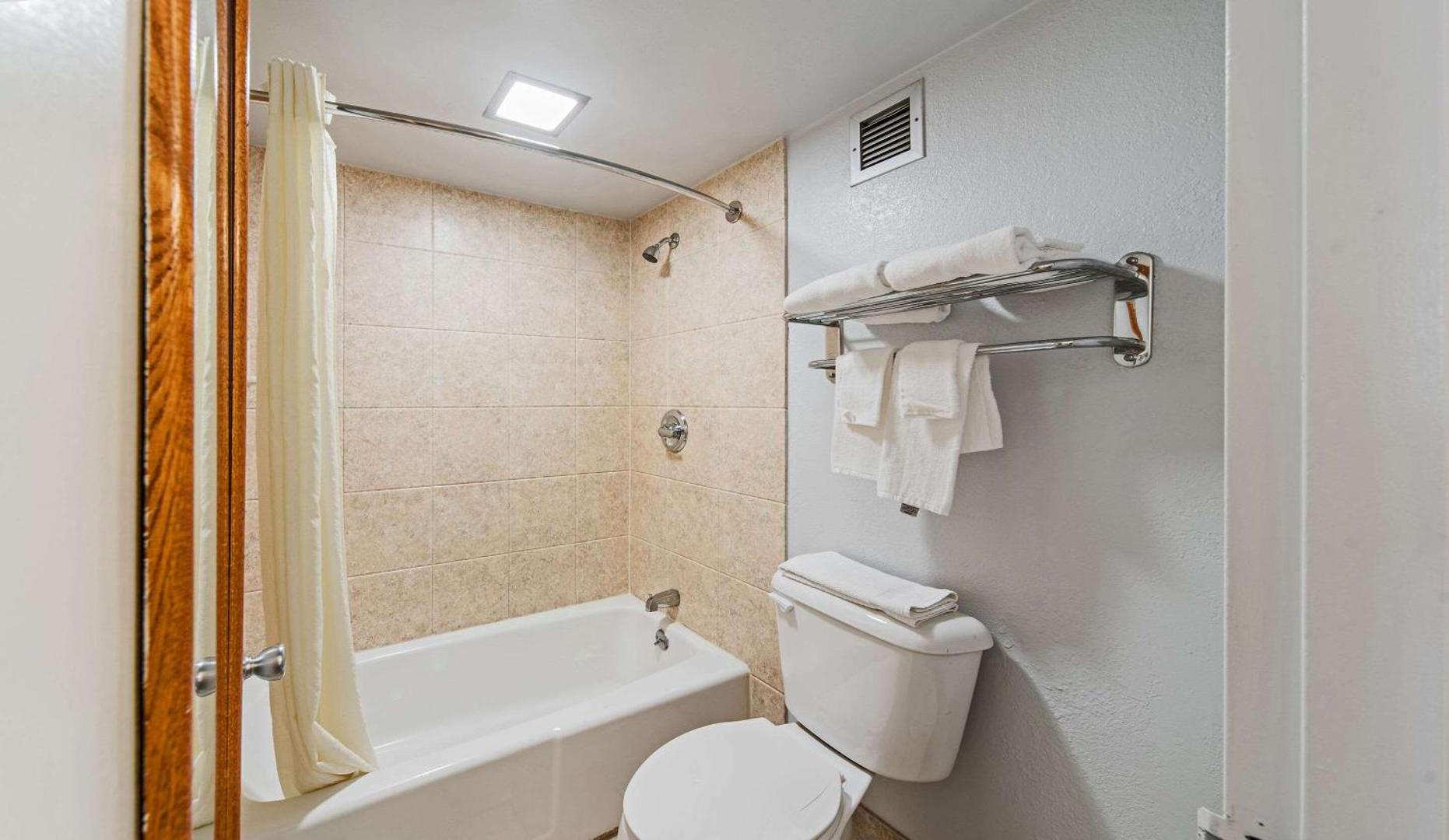 Econo Lodge Inn & Suites Near Bricktown