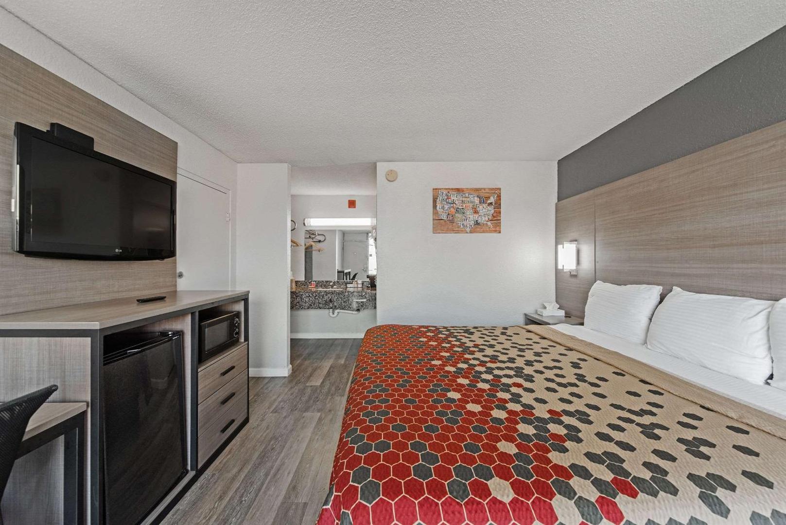 Econo Lodge Inn & Suites Near Bricktown