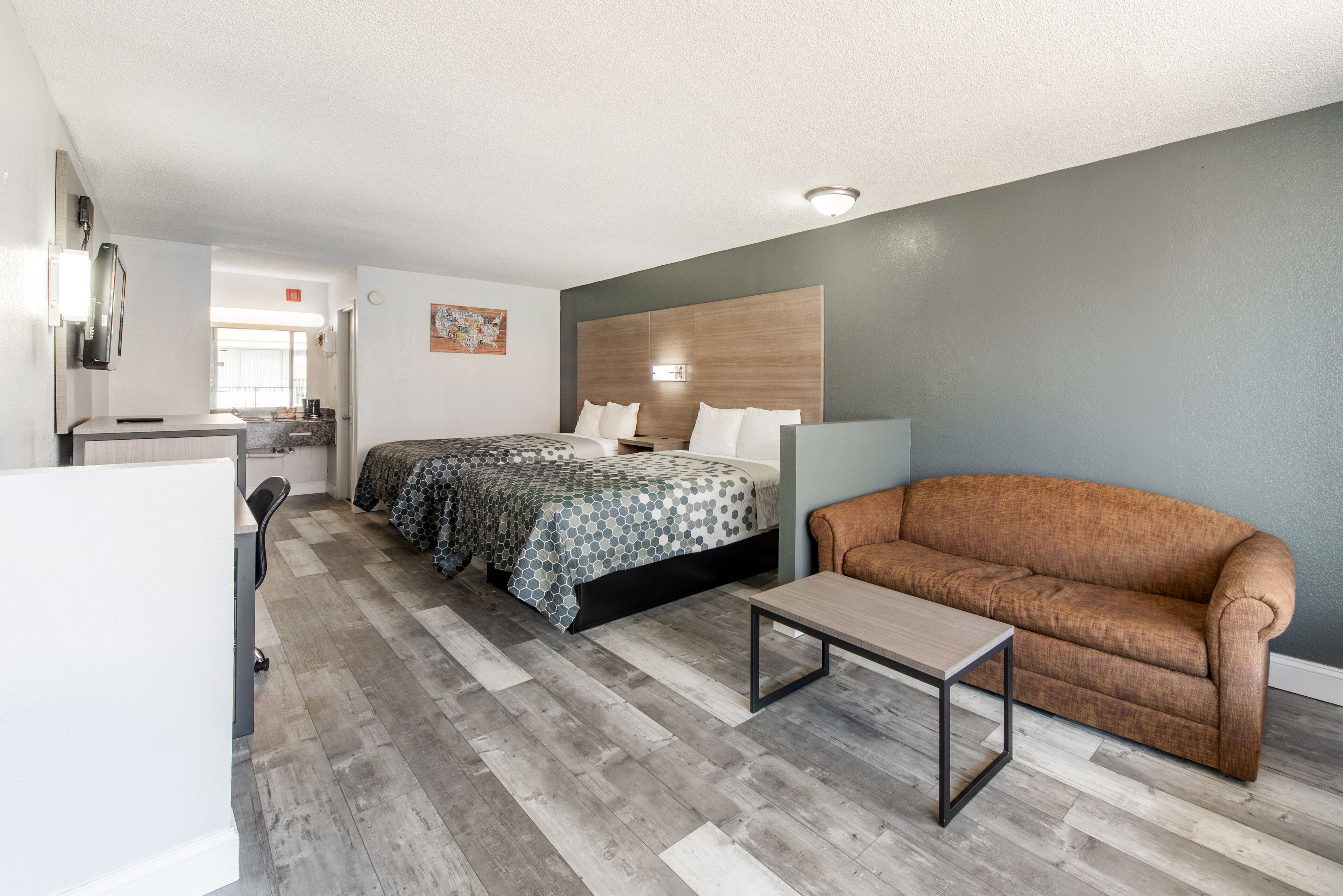 Econo Lodge Inn & Suites Near Bricktown