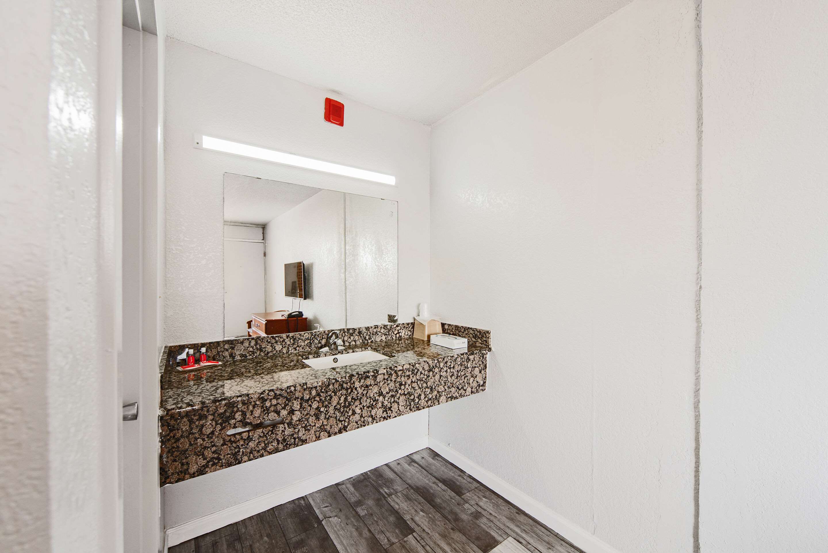 Econo Lodge Inn & Suites Near Bricktown