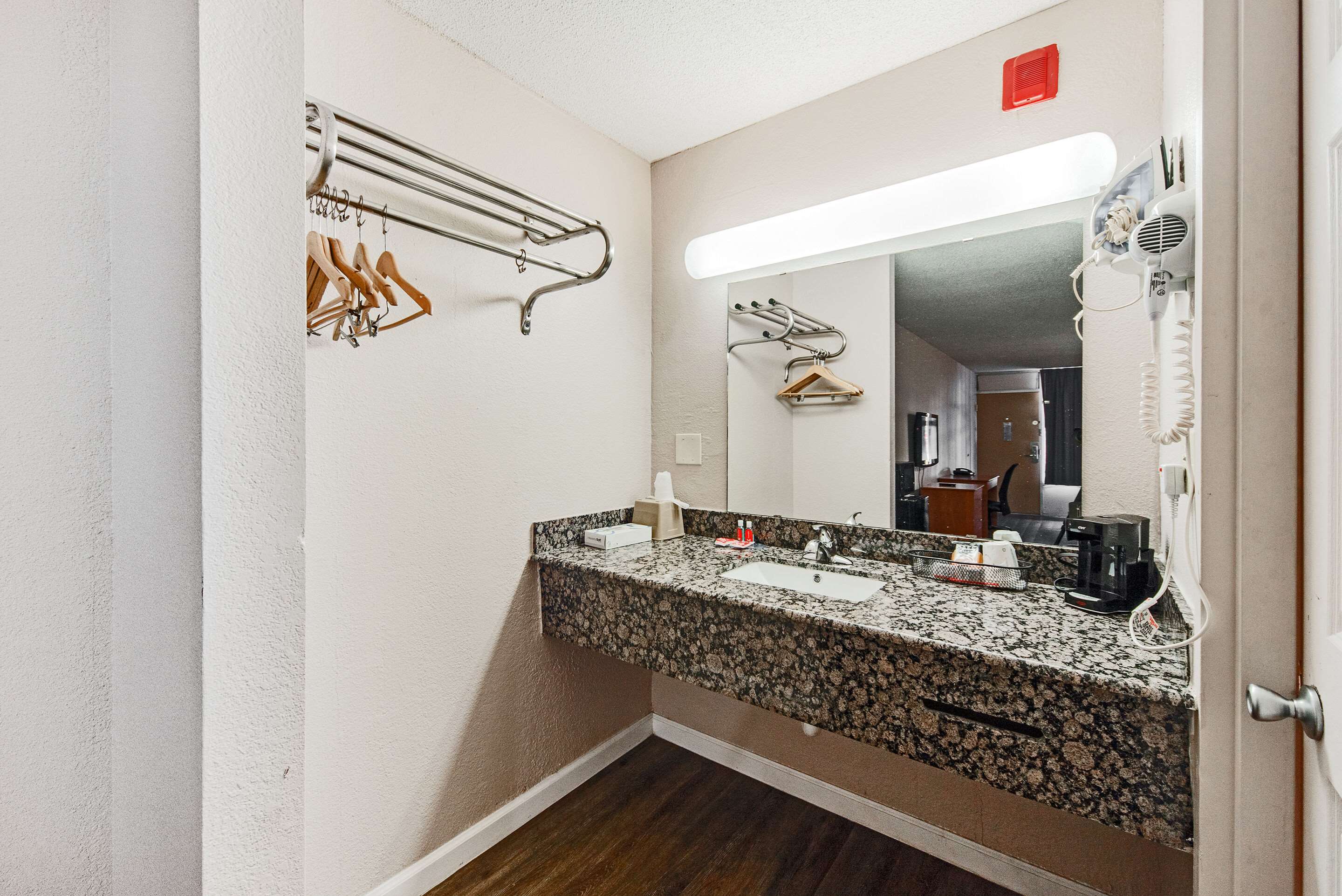 Econo Lodge Inn & Suites Near Bricktown