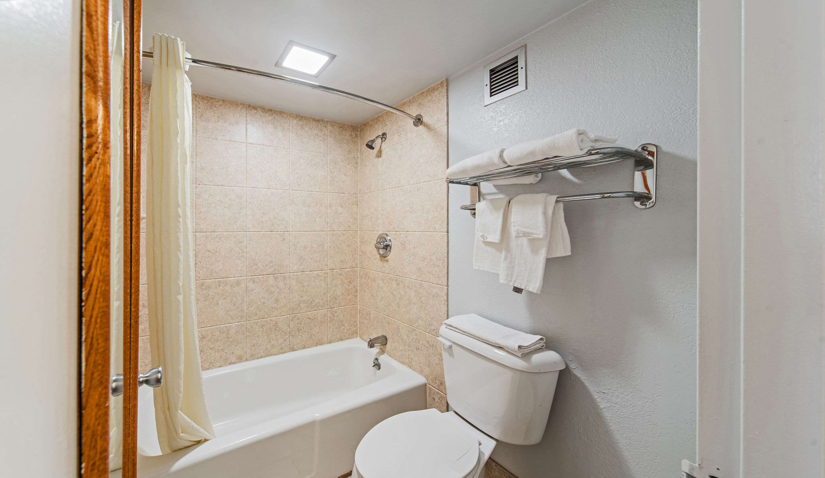 Econo Lodge Inn & Suites Near Bricktown