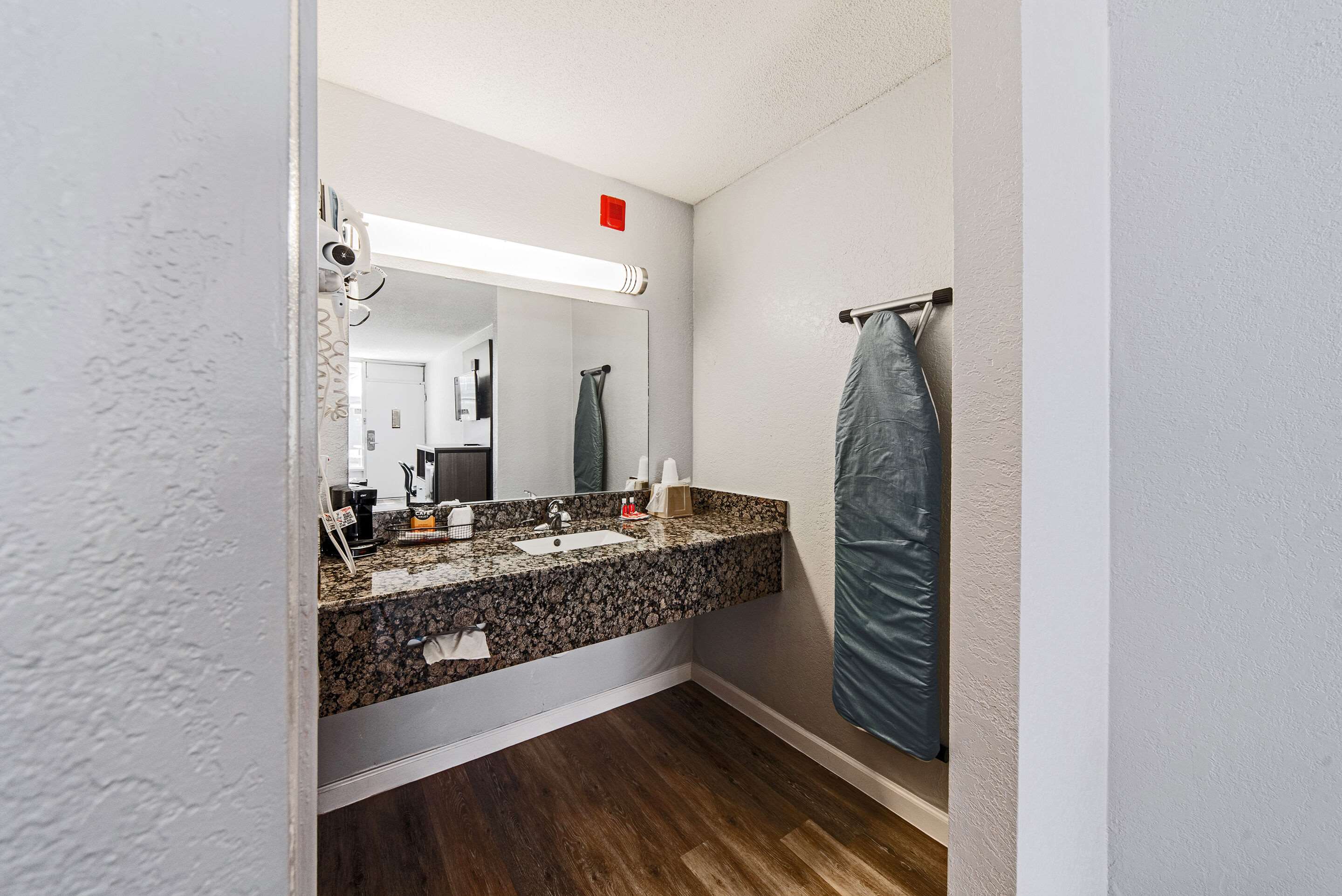 Econo Lodge Inn & Suites Near Bricktown