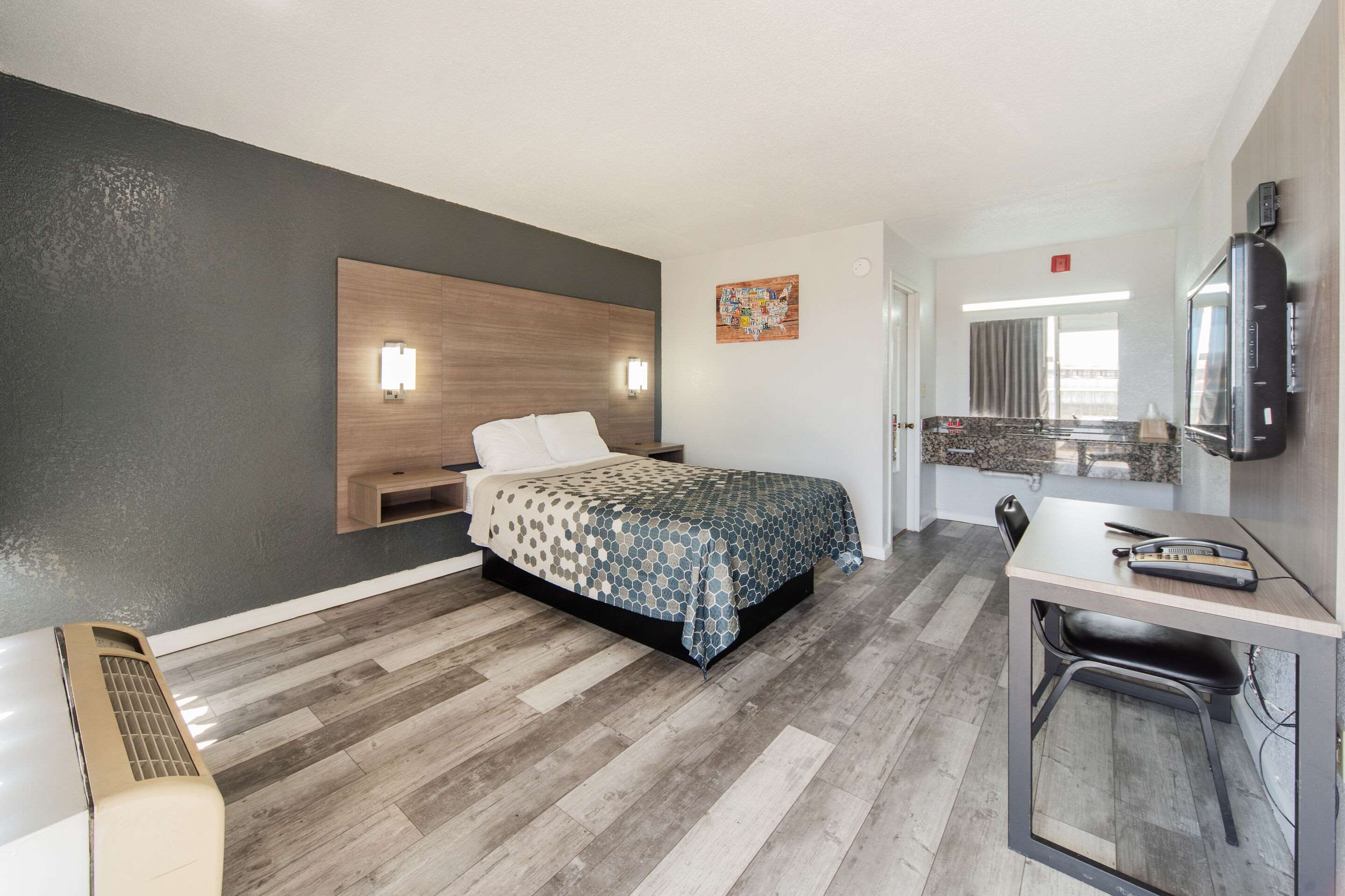 Econo Lodge Inn & Suites Near Bricktown