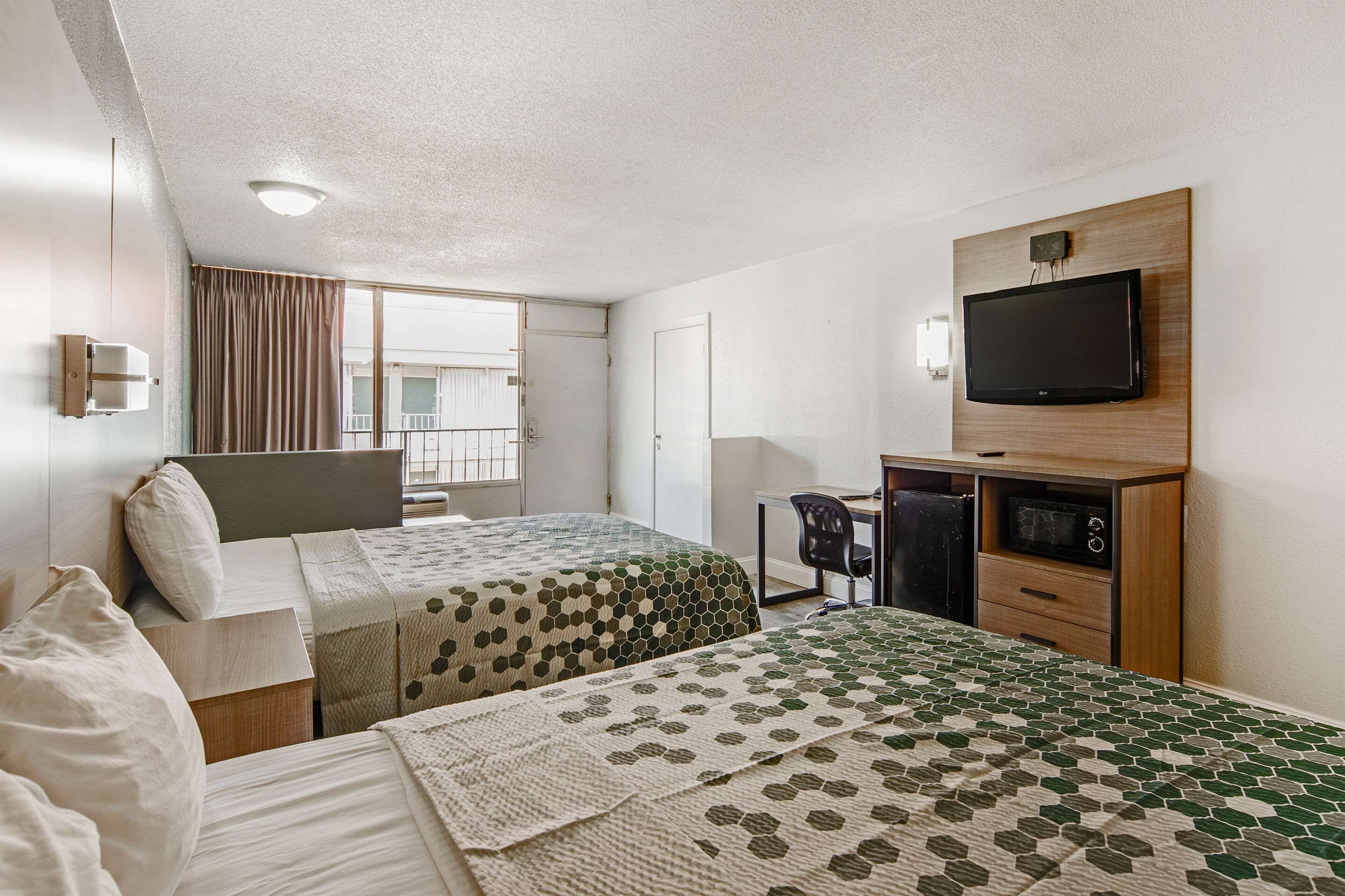 Econo Lodge Inn & Suites Near Bricktown