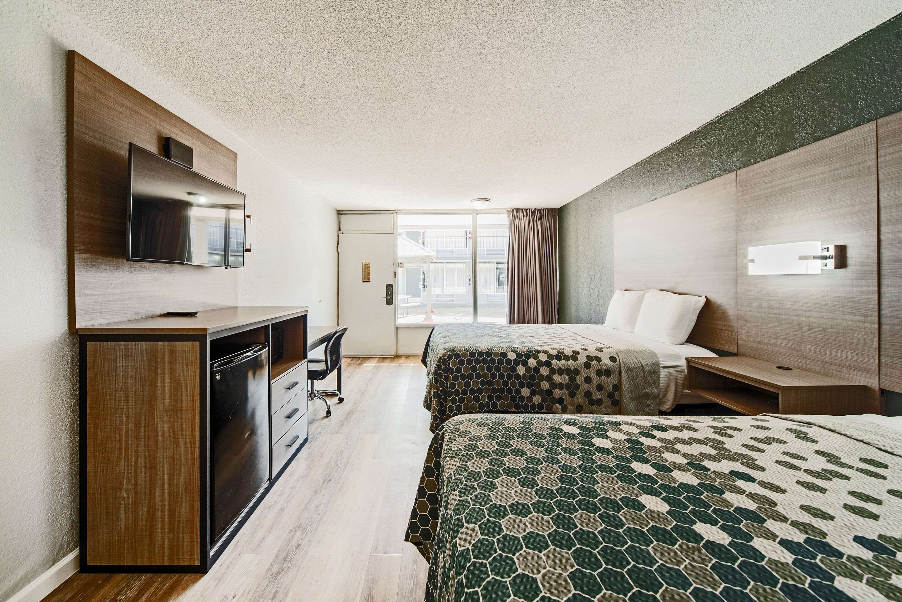 Econo Lodge Inn & Suites Near Bricktown