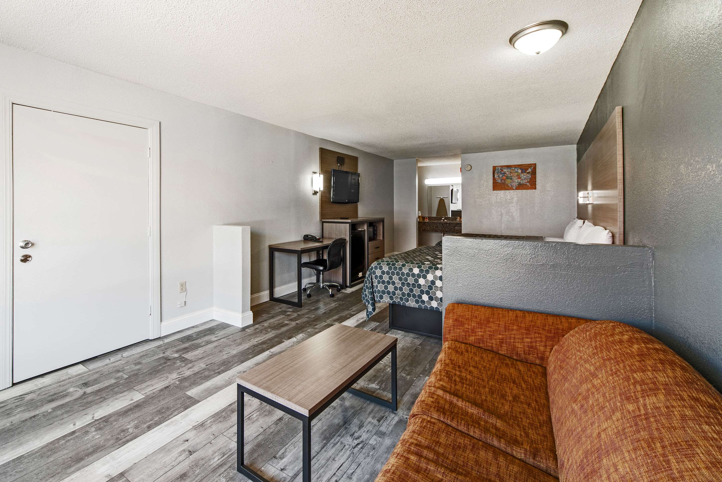 Econo Lodge Inn & Suites Near Bricktown