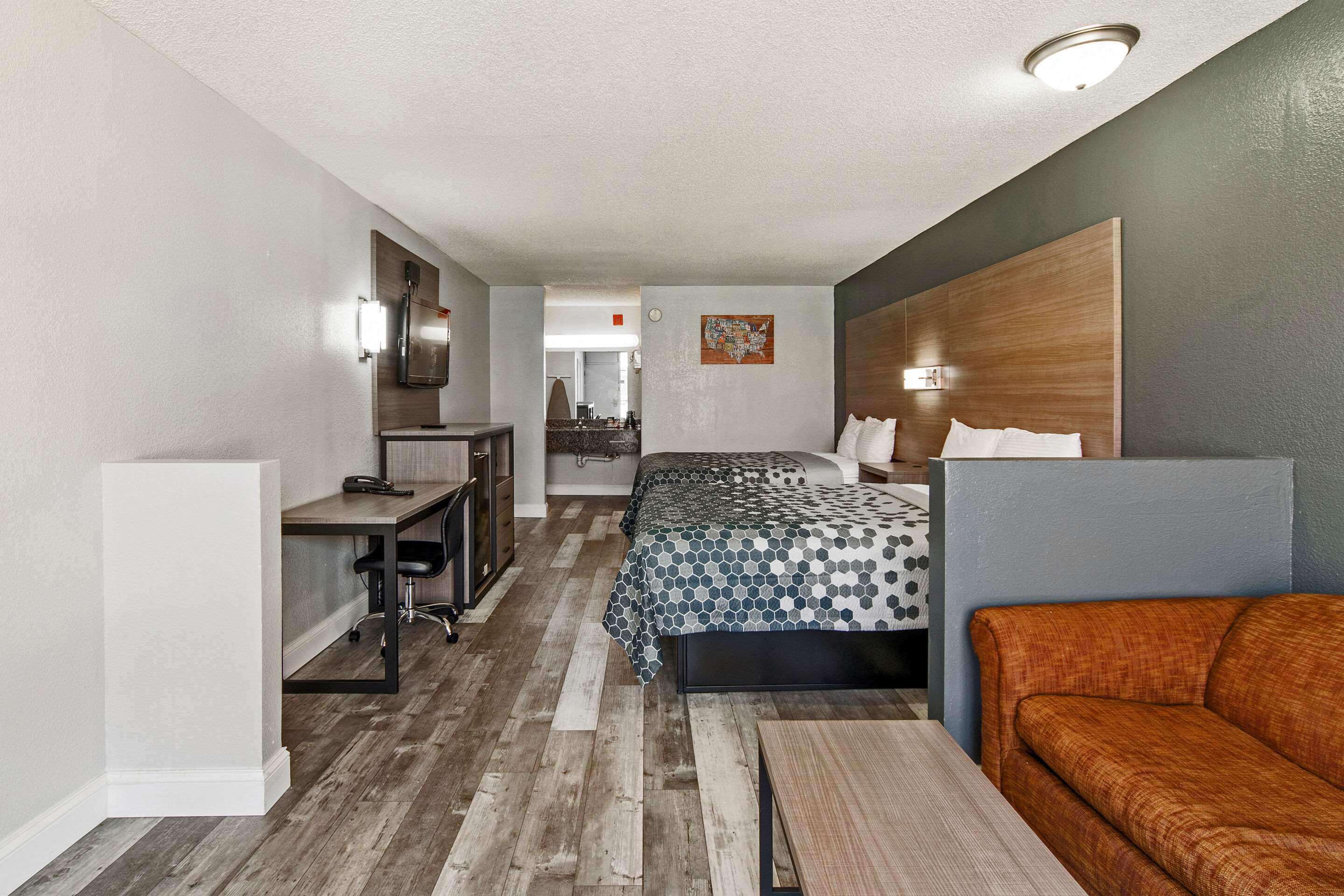 Econo Lodge Inn & Suites Near Bricktown