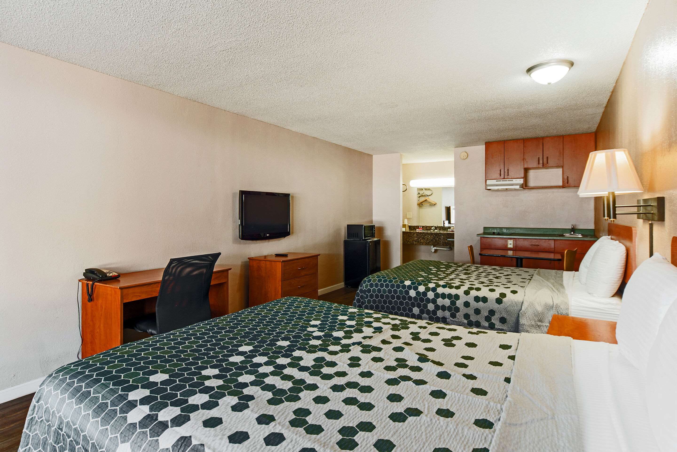 Econo Lodge Inn & Suites Near Bricktown