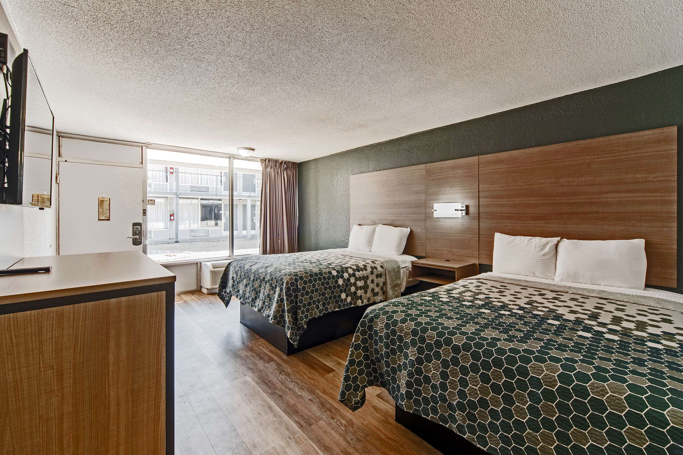 Econo Lodge Inn & Suites Near Bricktown