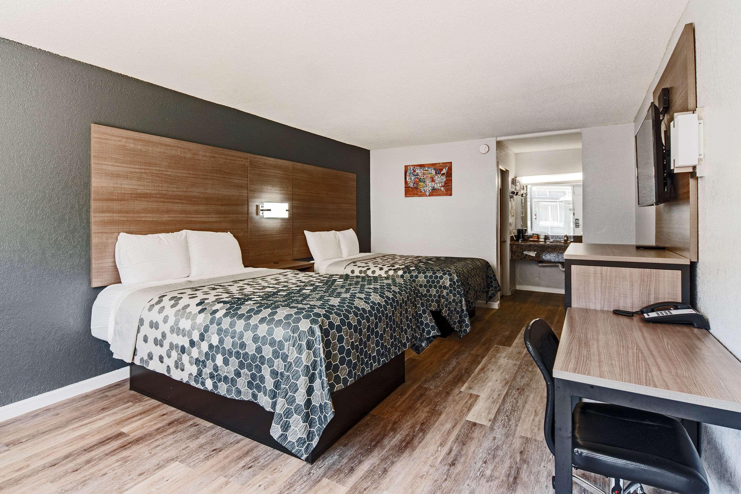 Econo Lodge Inn & Suites Near Bricktown