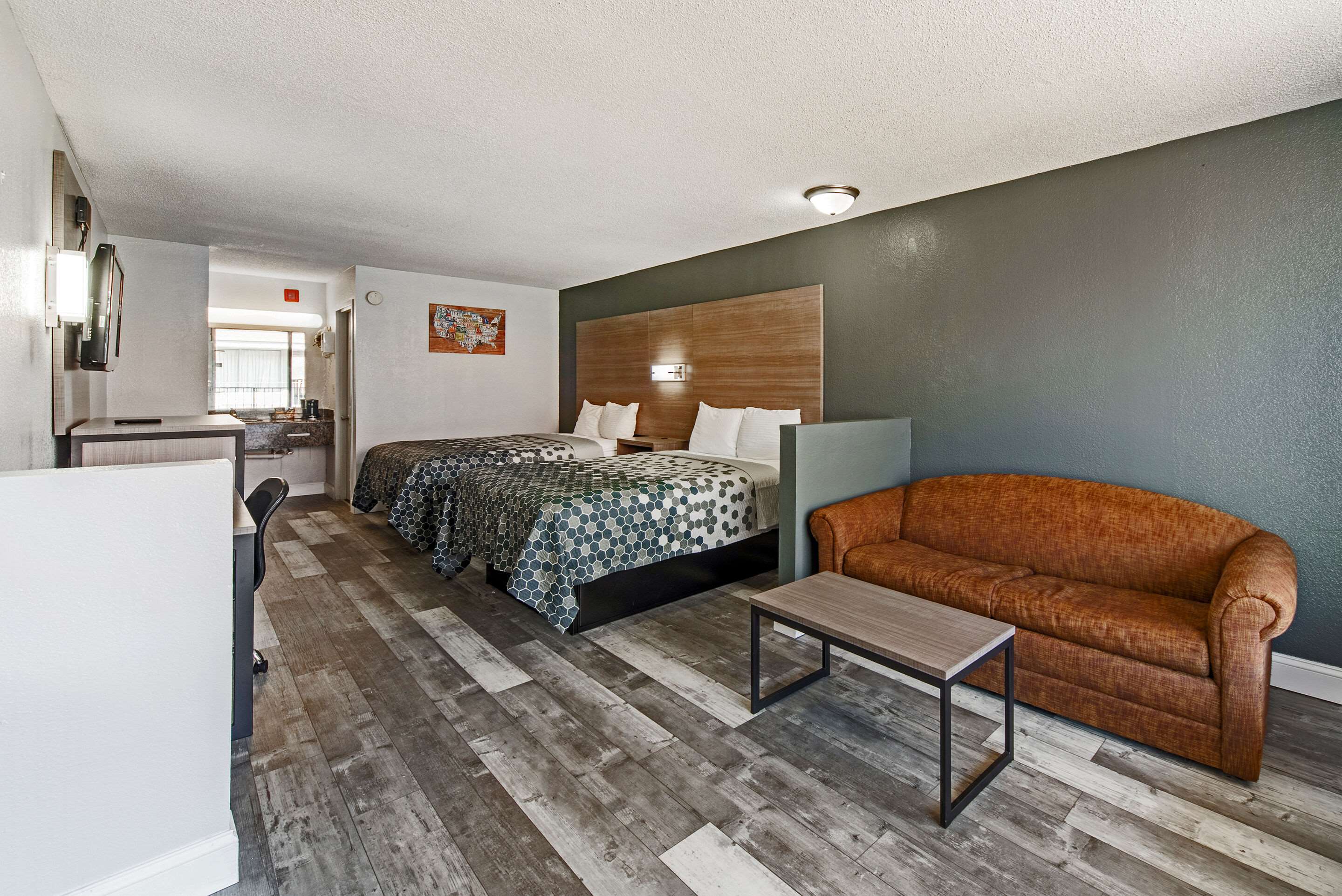 Econo Lodge Inn & Suites Near Bricktown