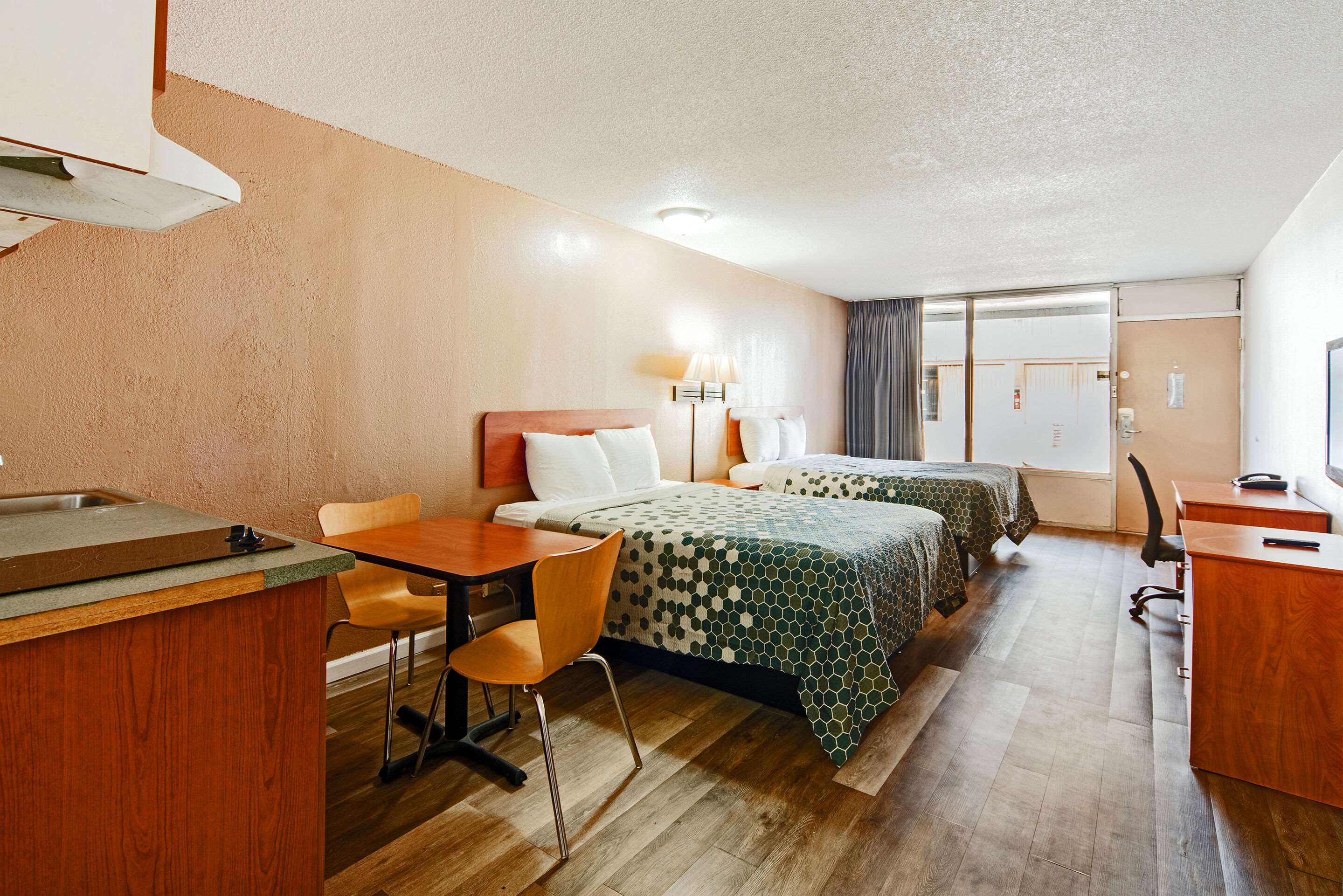 Econo Lodge Inn & Suites Near Bricktown