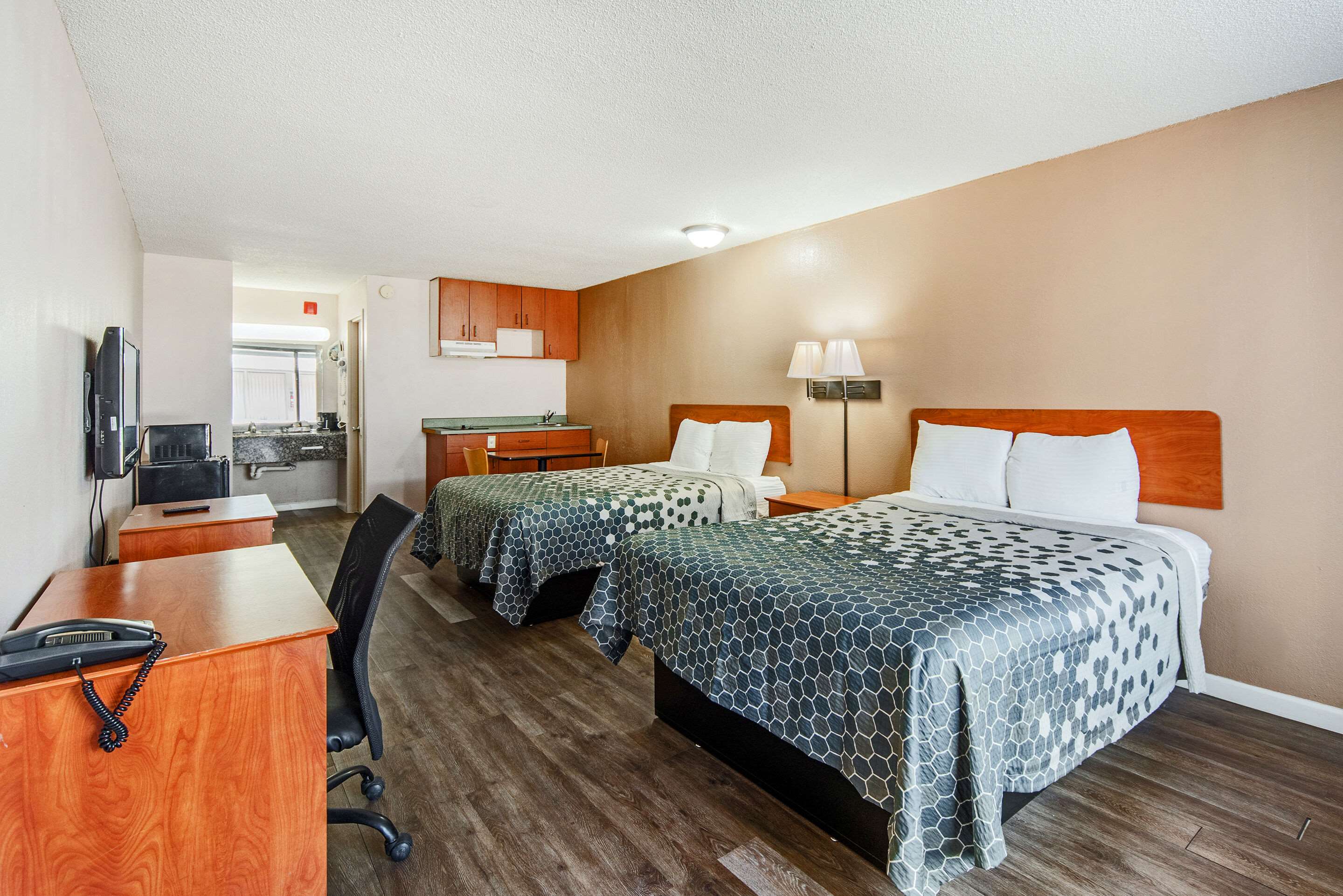 Econo Lodge Inn & Suites Near Bricktown