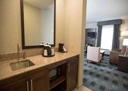 Hampton Inn & Suites Oklahoma City Airport